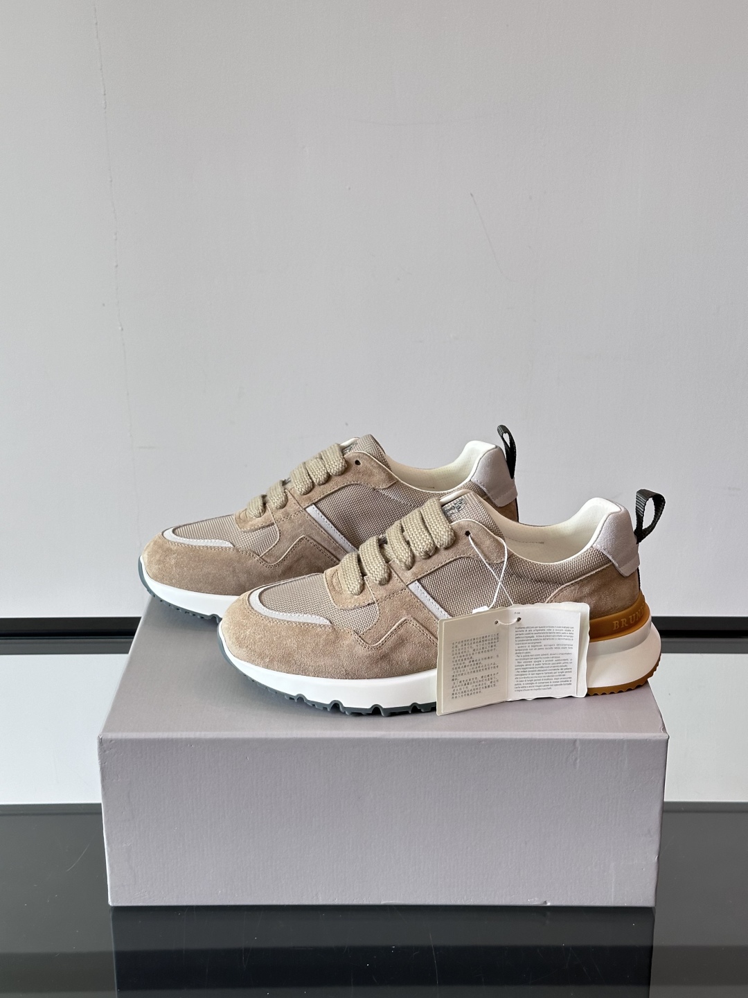 Brunello Cucinelli 新款拼色运动板男鞋 此款运动鞋面料采用意大利进口高丝光水洗翻毛皮和