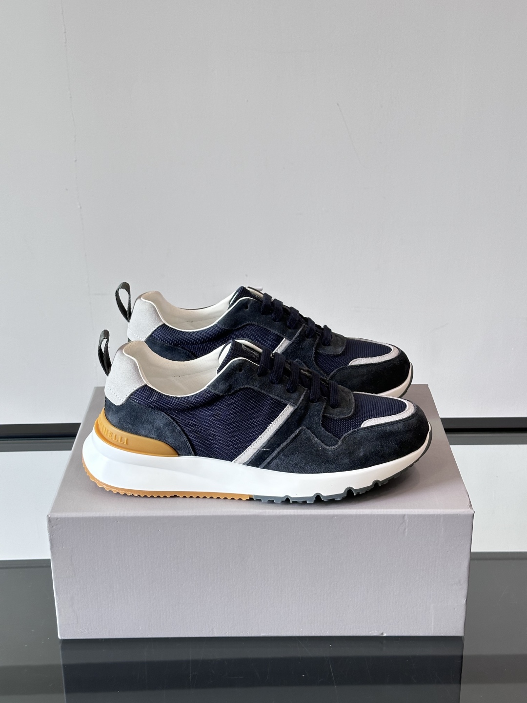 Brunello Cucinelli 新款拼色运动板男鞋 此款运动鞋面料采用意大利进口高丝光水洗翻毛皮和