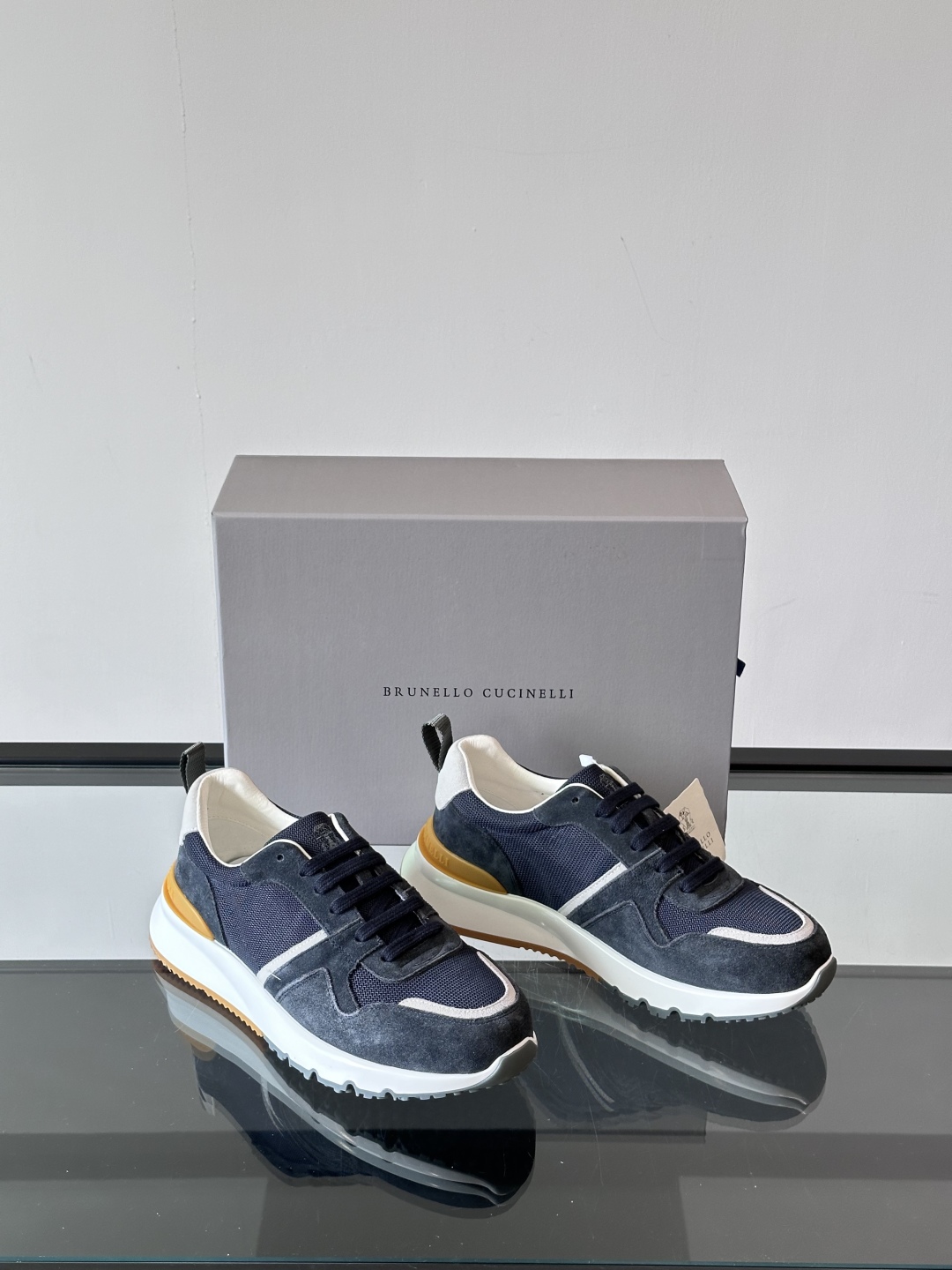Brunello Cucinelli 新款拼色运动板男鞋 此款运动鞋面料采用意大利进口高丝光水洗翻毛皮和