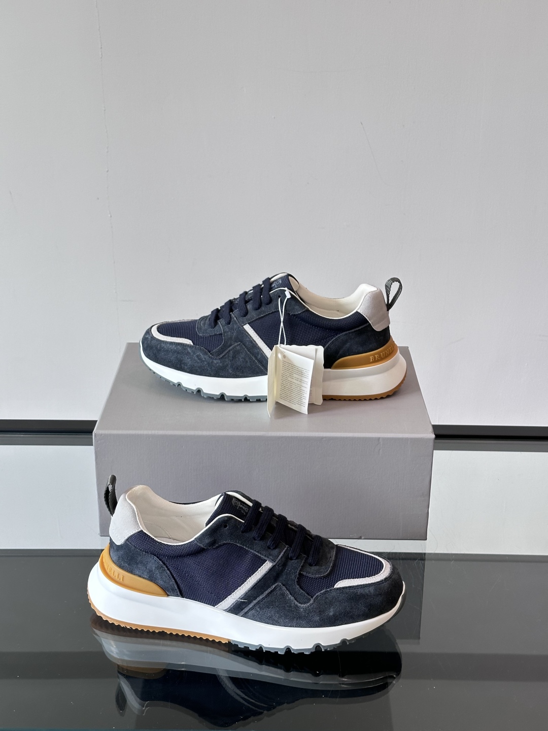 Brunello Cucinelli 新款拼色运动板男鞋 此款运动鞋面料采用意大利进口高丝光水洗翻毛皮和