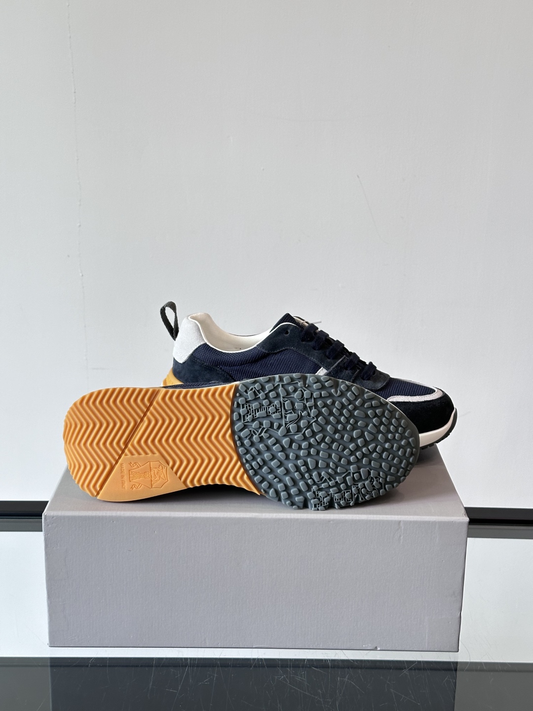 Brunello Cucinelli 新款拼色运动板男鞋 此款运动鞋面料采用意大利进口高丝光水洗翻毛皮和