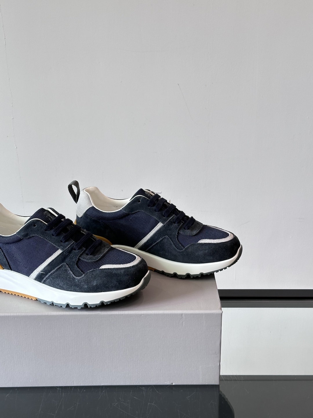 Brunello Cucinelli 新款拼色运动板男鞋 此款运动鞋面料采用意大利进口高丝光水洗翻毛皮和