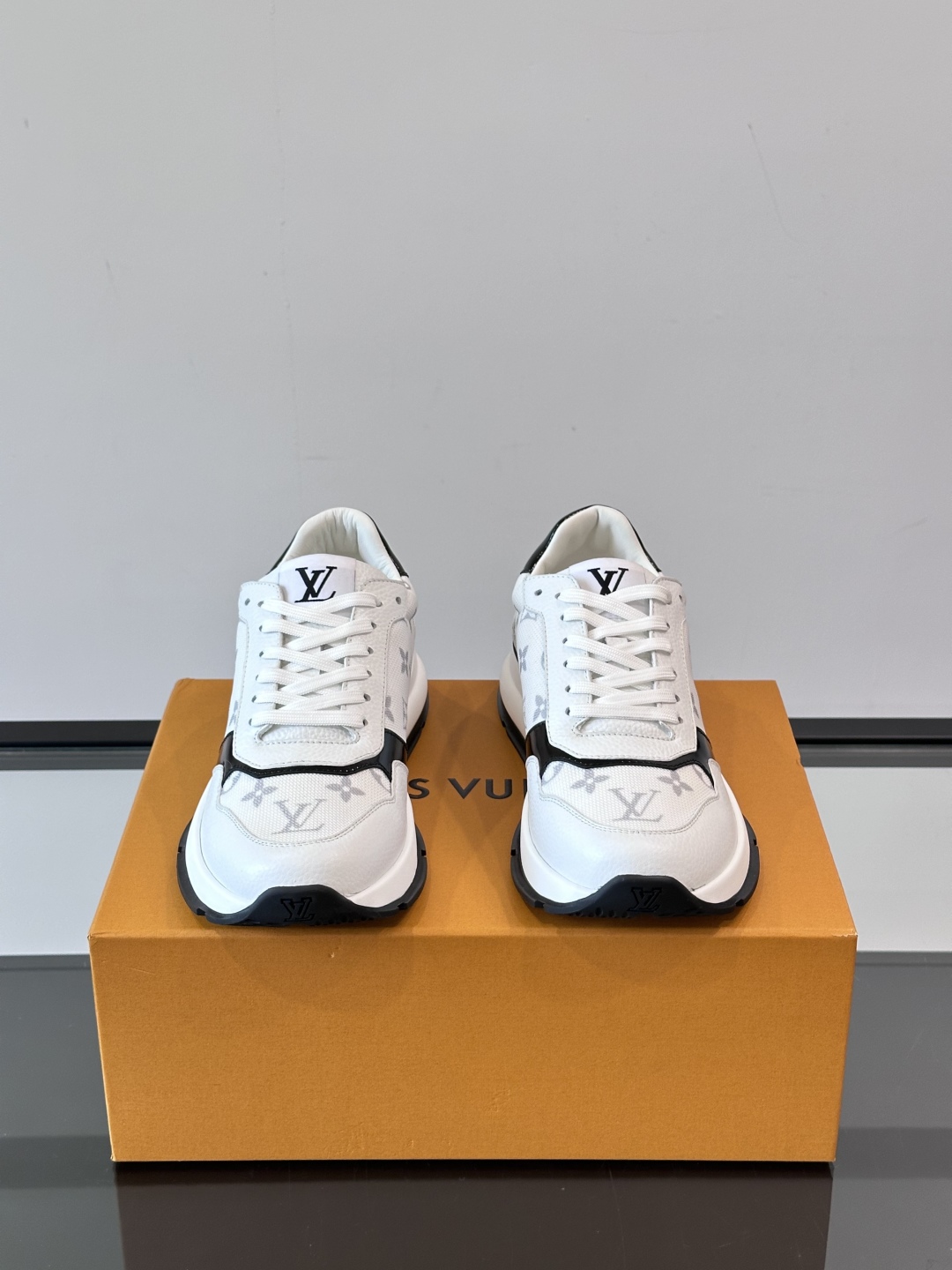 Louis Vuitton Men's White Leather Casual Sneakers with Classic Monogram 3 cmp i1750397284709 8082 0 1