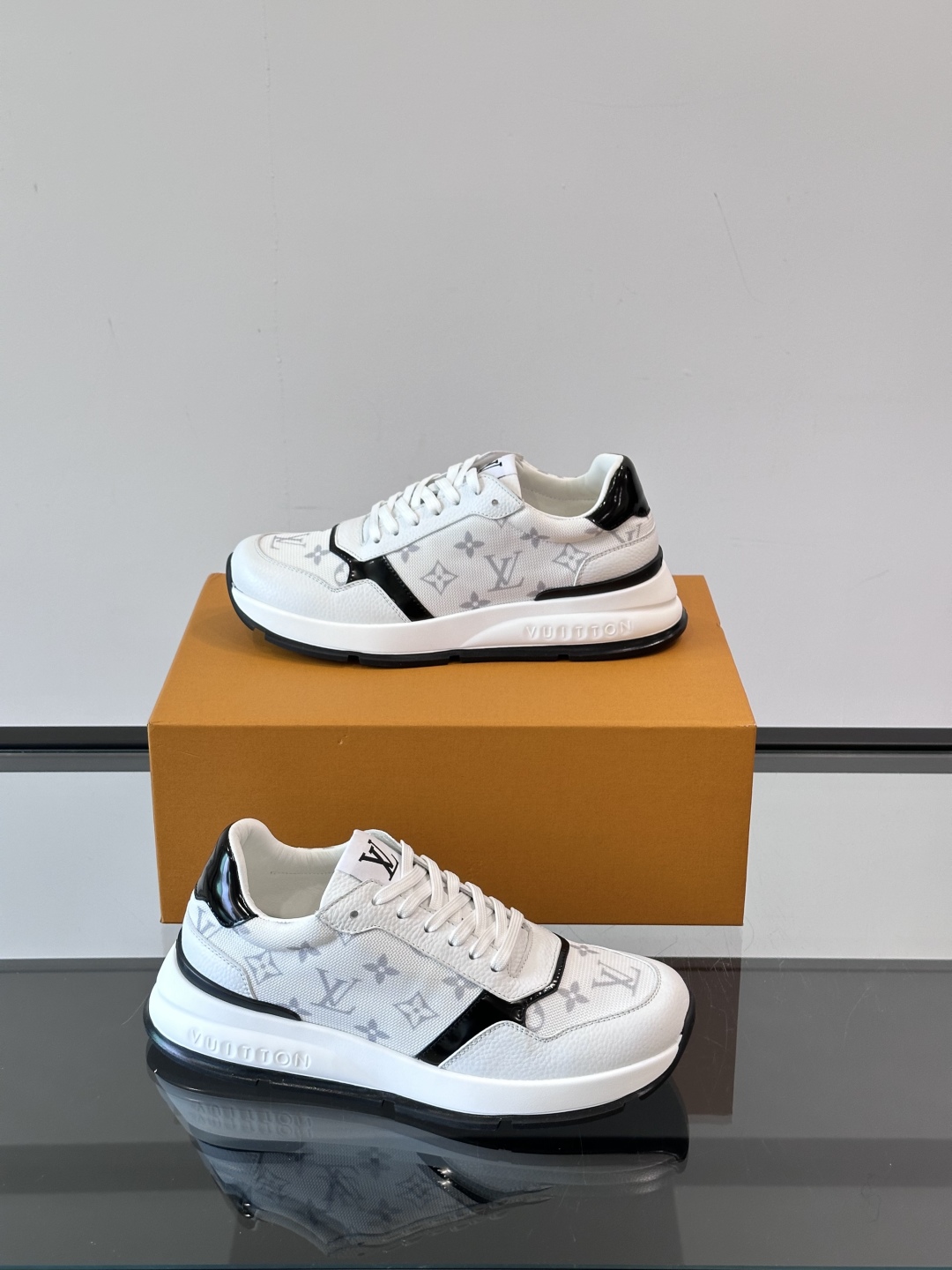 Louis Vuitton Men's White Leather Casual Sneakers with Classic Monogram 5 cmp i1750397284753 3123 0 3