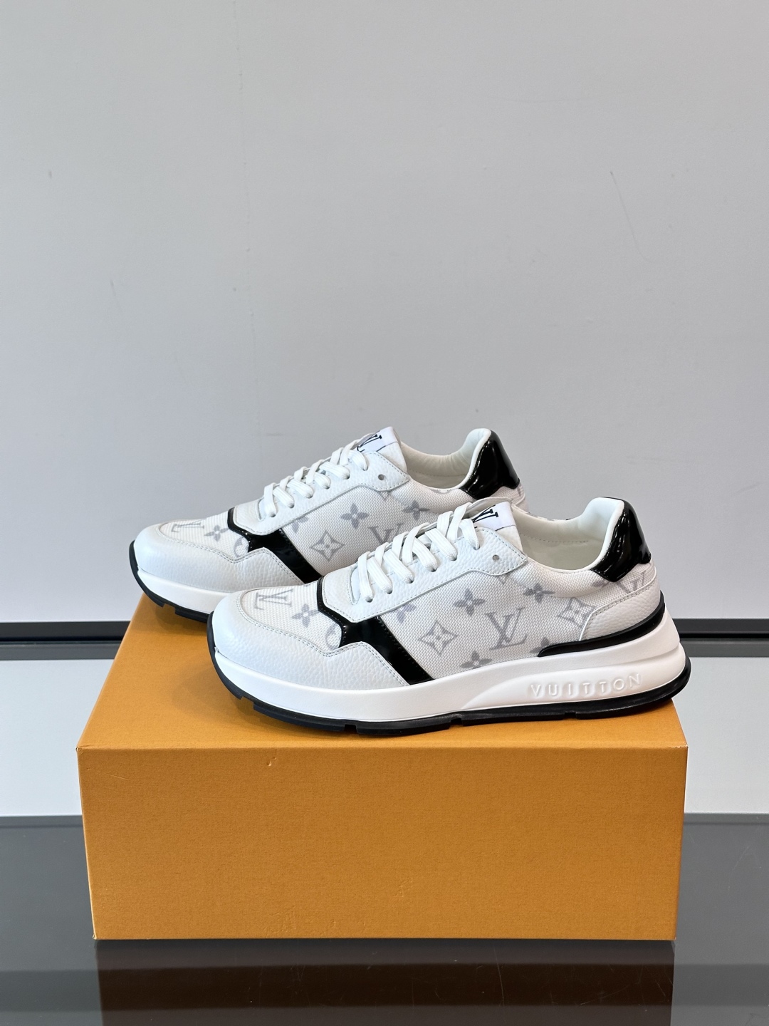 Louis Vuitton Men's White Leather Casual Sneakers with Classic Monogram 4 cmp i1750397284758 5428 0 2