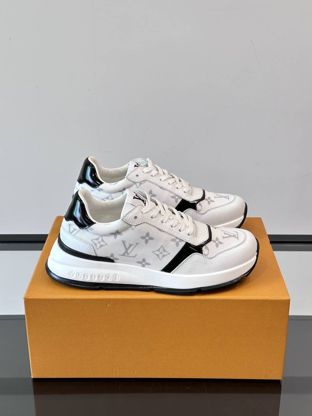 Louis Vuitton Men's White Leather Casual Sneakers with Classic Monogram