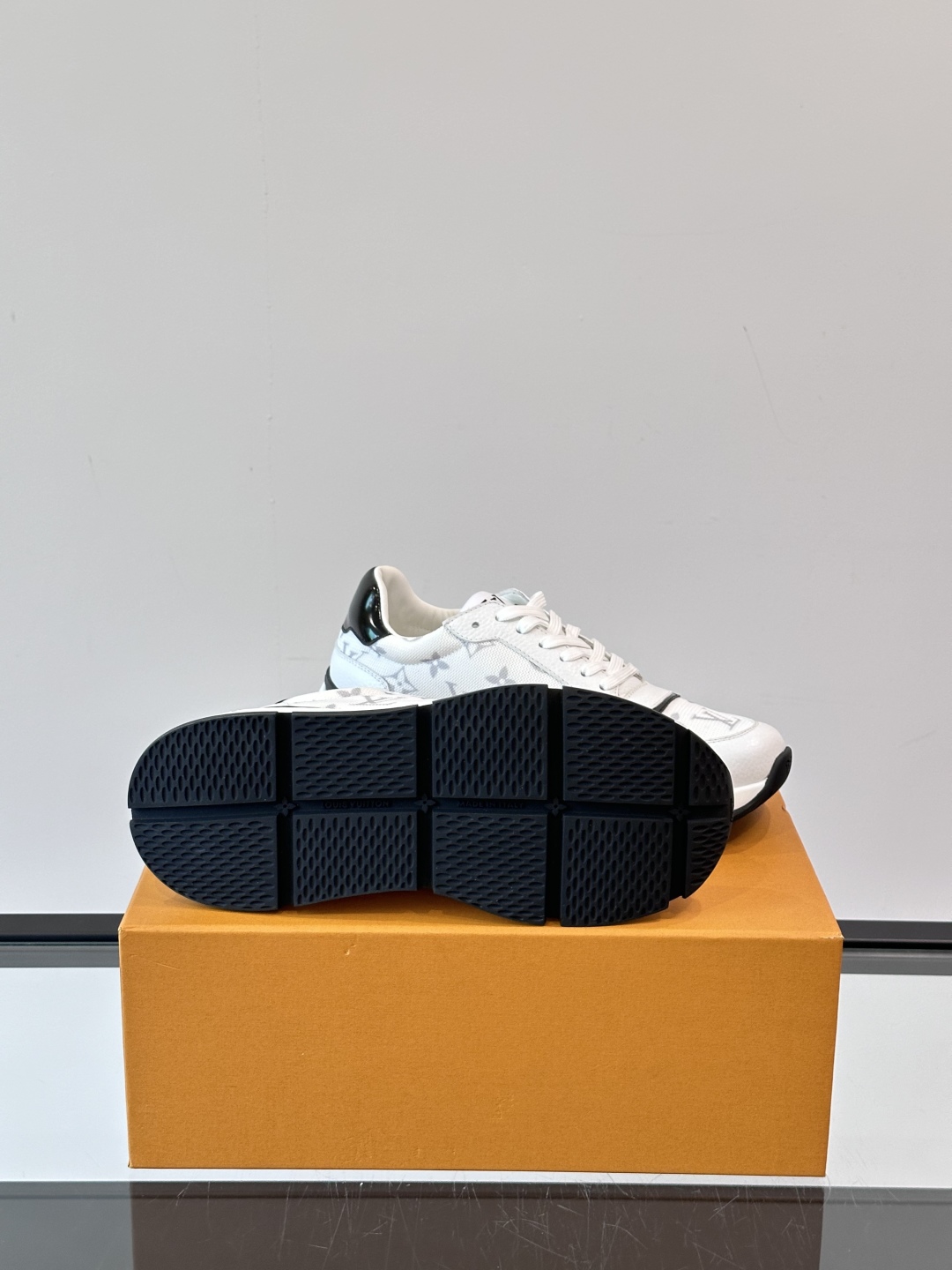 Louis Vuitton Men's White Leather Casual Sneakers with Classic Monogram 10 cmp i1750397286396 4521 0 8