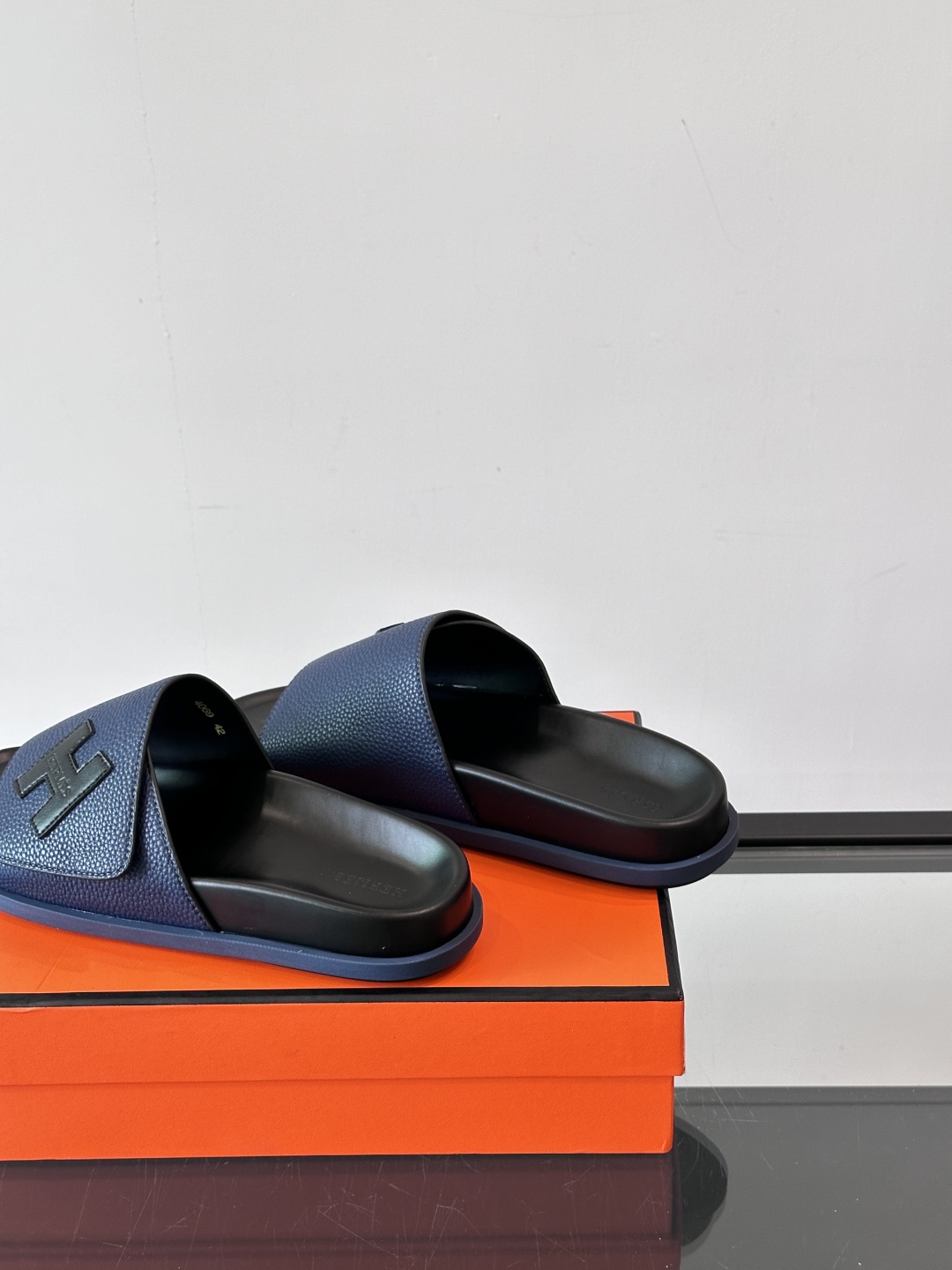Hermes Men's Premium Leather Slides Comfortable Summer Beach Sandals 8 cmp i1750397420707 127 0 6