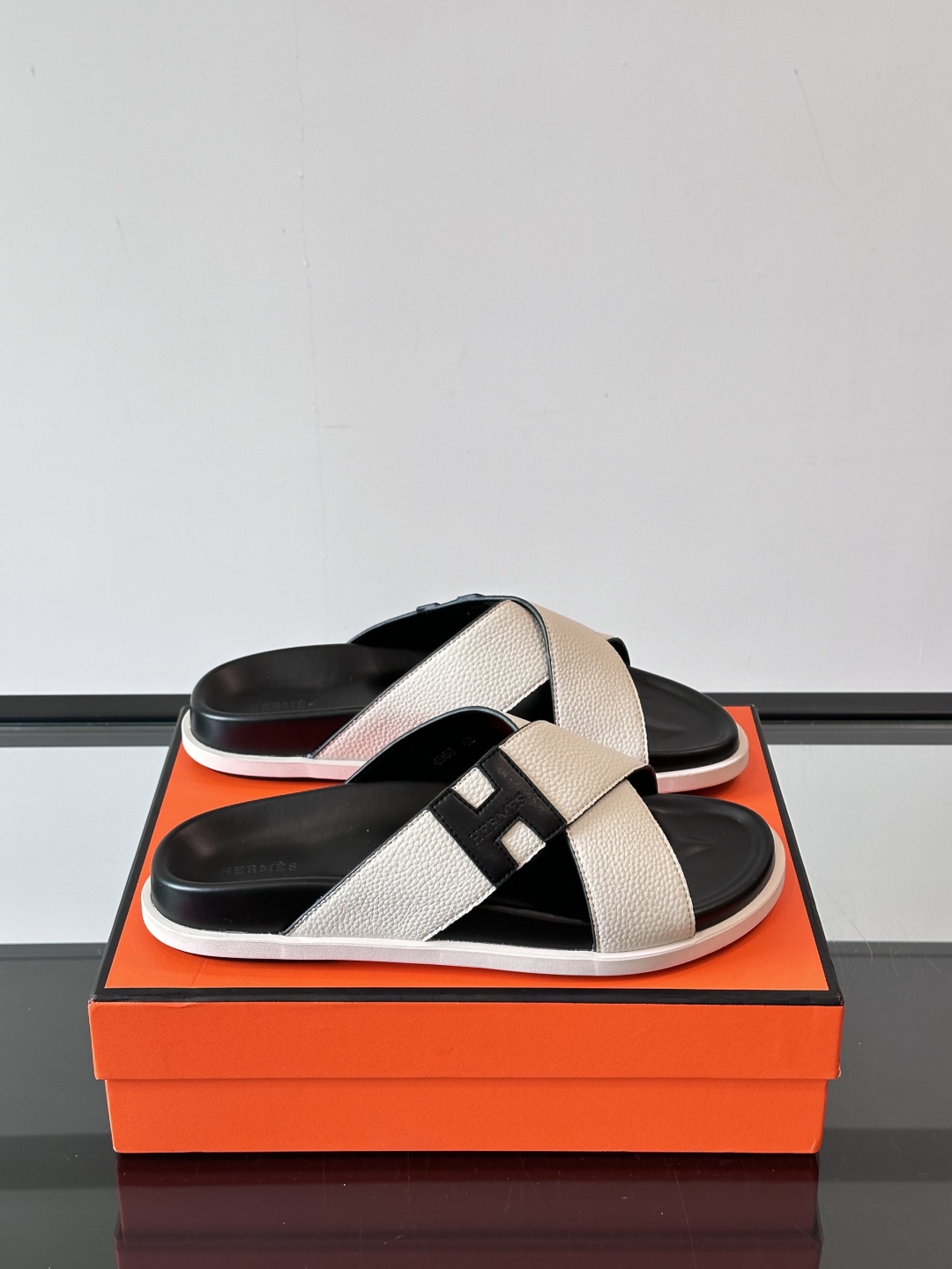 Sandalias de Cuero para Hombre Hermess con Diseño Clásico y Suela Antideslizante