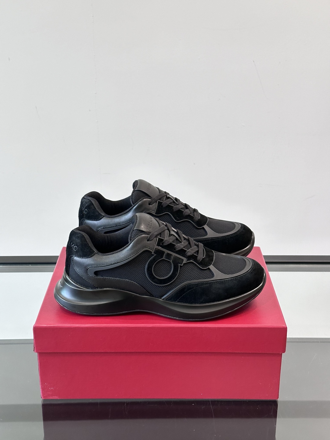 Ferragam/菲拉格慕 男士新款网面透气拼接小牛皮休闲运动鞋👟运动休闲款 时尚百搭 拼色经典搭配 采