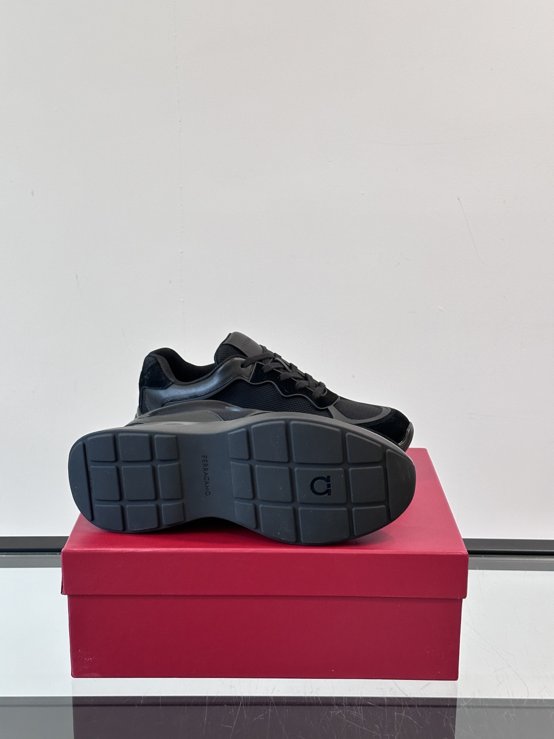 Ferragam/菲拉格慕 男士新款网面透气拼接小牛皮休闲运动鞋👟运动休闲款 时尚百搭 拼色经典搭配 采