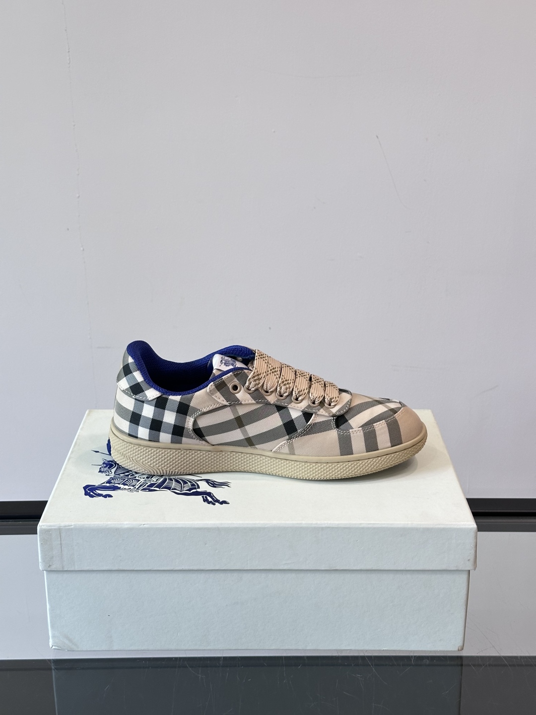 𝐁𝐔𝐑𝐁𝐄𝐑𝐑𝐘巴宝莉 终于来了|酷·飒 格纹terrace运动鞋 ，巴宝莉（Burberry）经典原素