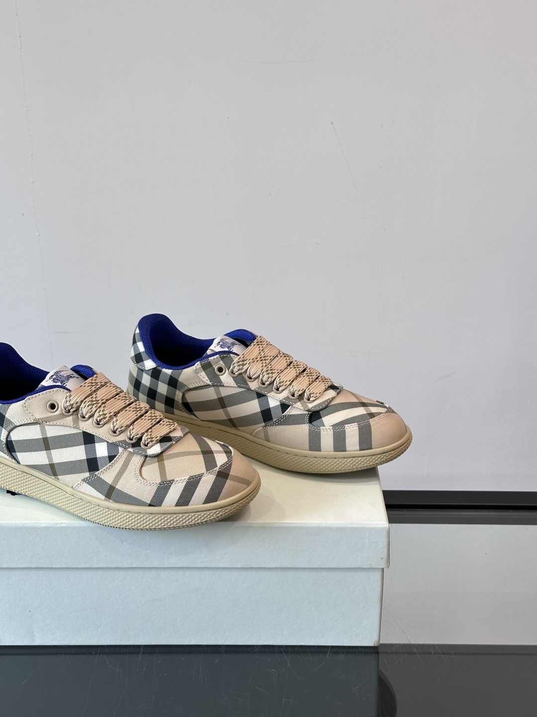 𝐁𝐔𝐑𝐁𝐄𝐑𝐑𝐘巴宝莉 终于来了|酷·飒 格纹terrace运动鞋 ，巴宝莉（Burberry）经典原素