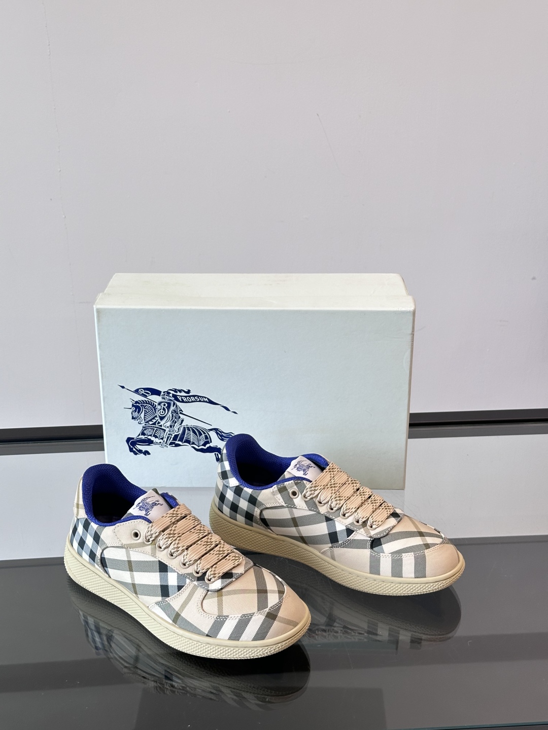 𝐁𝐔𝐑𝐁𝐄𝐑𝐑𝐘巴宝莉 终于来了|酷·飒 格纹terrace运动鞋 ，巴宝莉（Burberry）经典原素