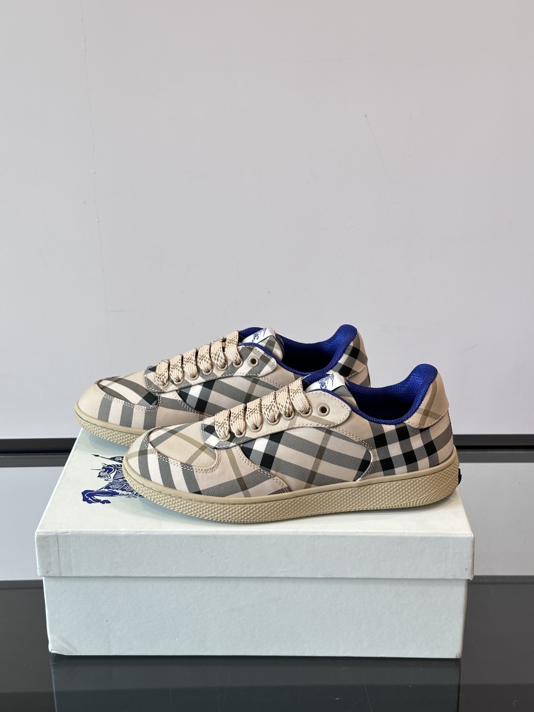 𝐁𝐔𝐑𝐁𝐄𝐑𝐑𝐘巴宝莉 终于来了|酷·飒 格纹terrace运动鞋 ，巴宝莉（Burberry）经典原素