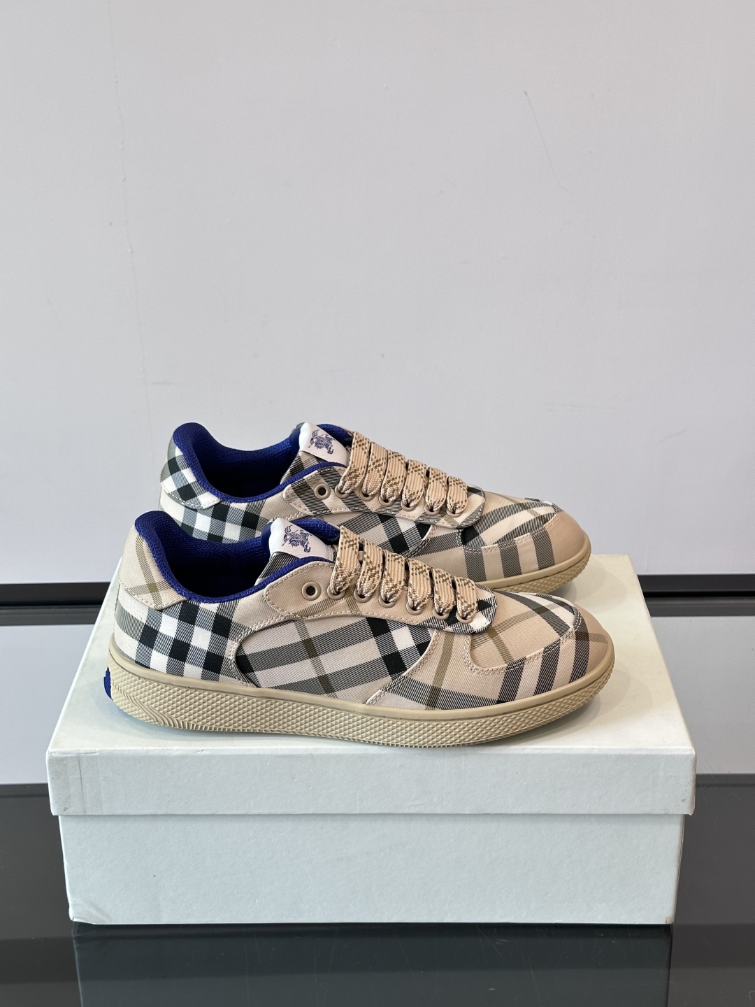 𝐁𝐔𝐑𝐁𝐄𝐑𝐑𝐘巴宝莉 终于来了|酷·飒 格纹terrace运动鞋 ，巴宝莉（Burberry）经典原素