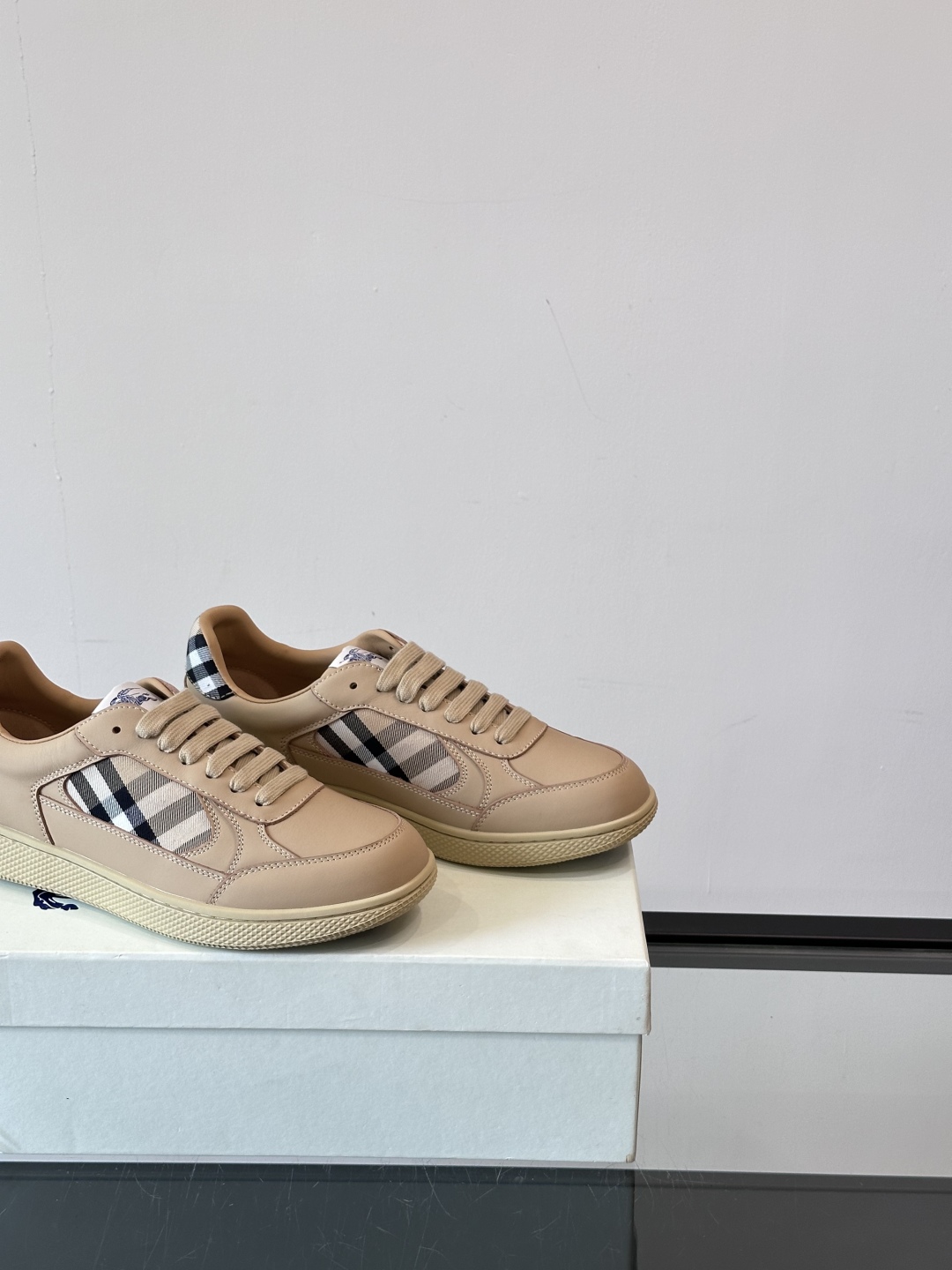 𝐁𝐔𝐑𝐁𝐄𝐑𝐑𝐘巴宝莉 终于来了|酷·飒 格纹terrace运动鞋 ，巴宝莉（Burberry）经典原素