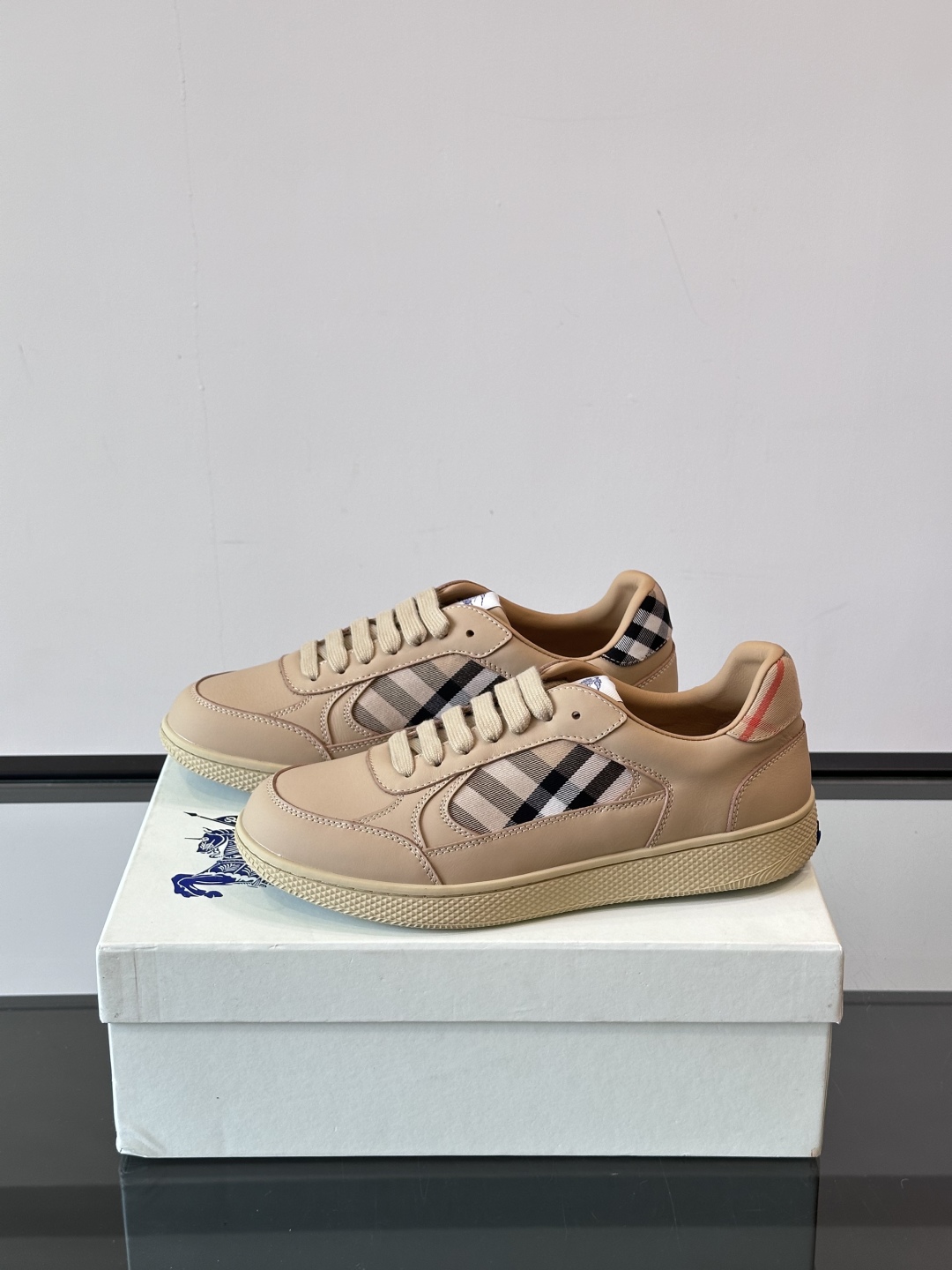 𝐁𝐔𝐑𝐁𝐄𝐑𝐑𝐘巴宝莉 终于来了|酷·飒 格纹terrace运动鞋 ，巴宝莉（Burberry）经典原素