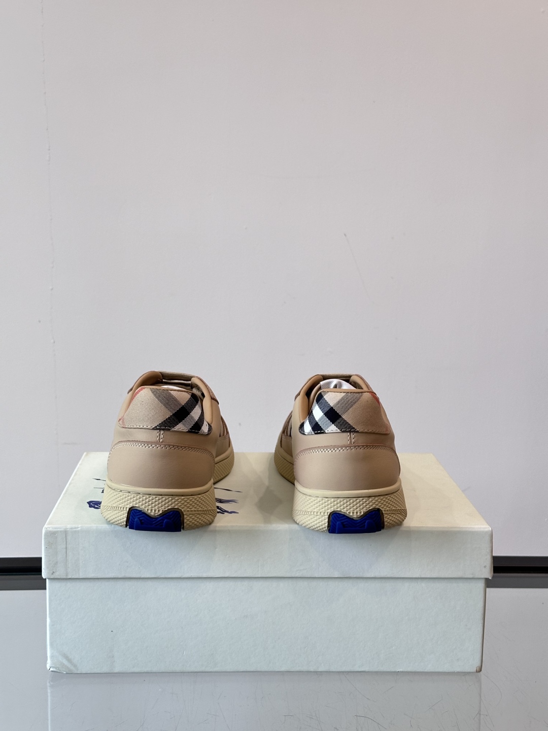 𝐁𝐔𝐑𝐁𝐄𝐑𝐑𝐘巴宝莉 终于来了|酷·飒 格纹terrace运动鞋 ，巴宝莉（Burberry）经典原素