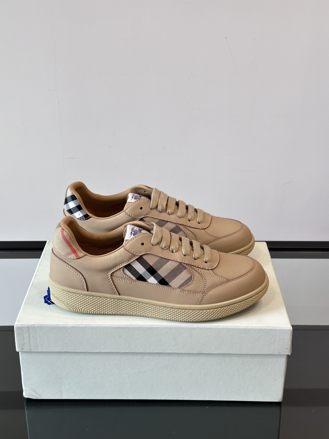 𝐁𝐔𝐑𝐁𝐄𝐑𝐑𝐘巴宝莉 终于来了|酷·飒 格纹terrace运动鞋 ，巴宝莉（Burberry）经典原素