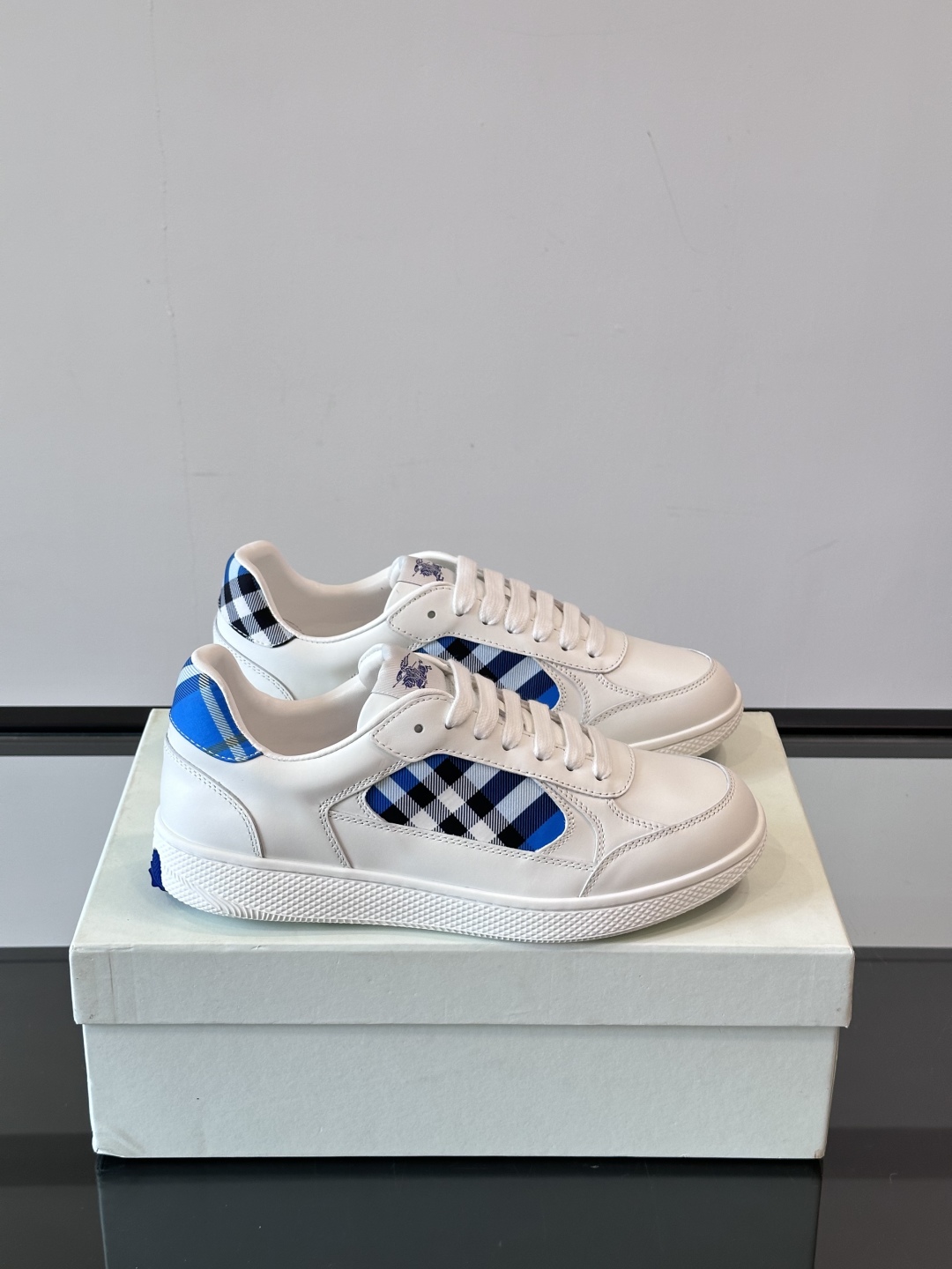 𝐁𝐔𝐑𝐁𝐄𝐑𝐑𝐘巴宝莉 终于来了|酷·飒 格纹terrace运动鞋 ，巴宝莉（Burberry）经典原素