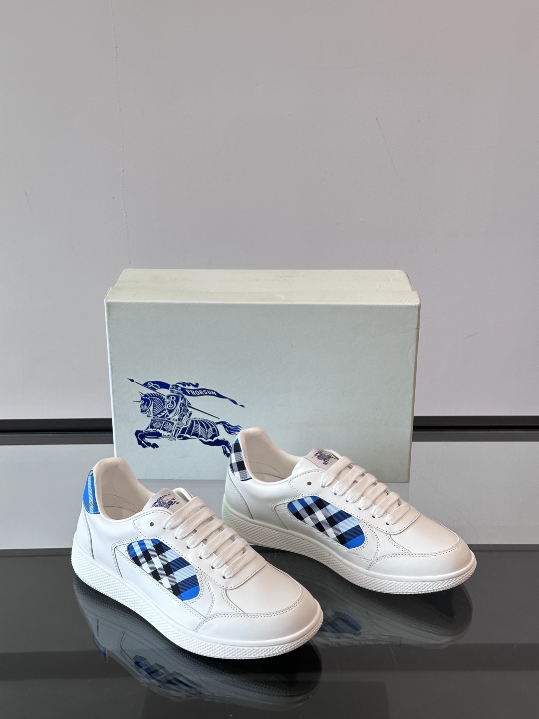 𝐁𝐔𝐑𝐁𝐄𝐑𝐑𝐘巴宝莉 终于来了|酷·飒 格纹terrace运动鞋 ，巴宝莉（Burberry）经典原素