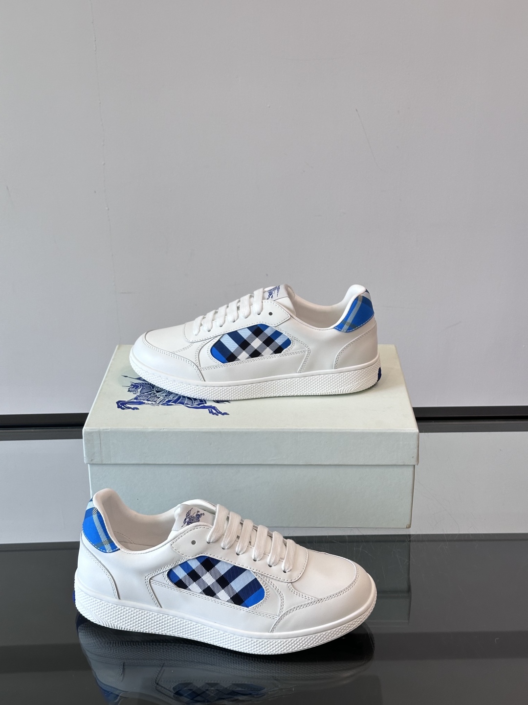 𝐁𝐔𝐑𝐁𝐄𝐑𝐑𝐘巴宝莉 终于来了|酷·飒 格纹terrace运动鞋 ，巴宝莉（Burberry）经典原素