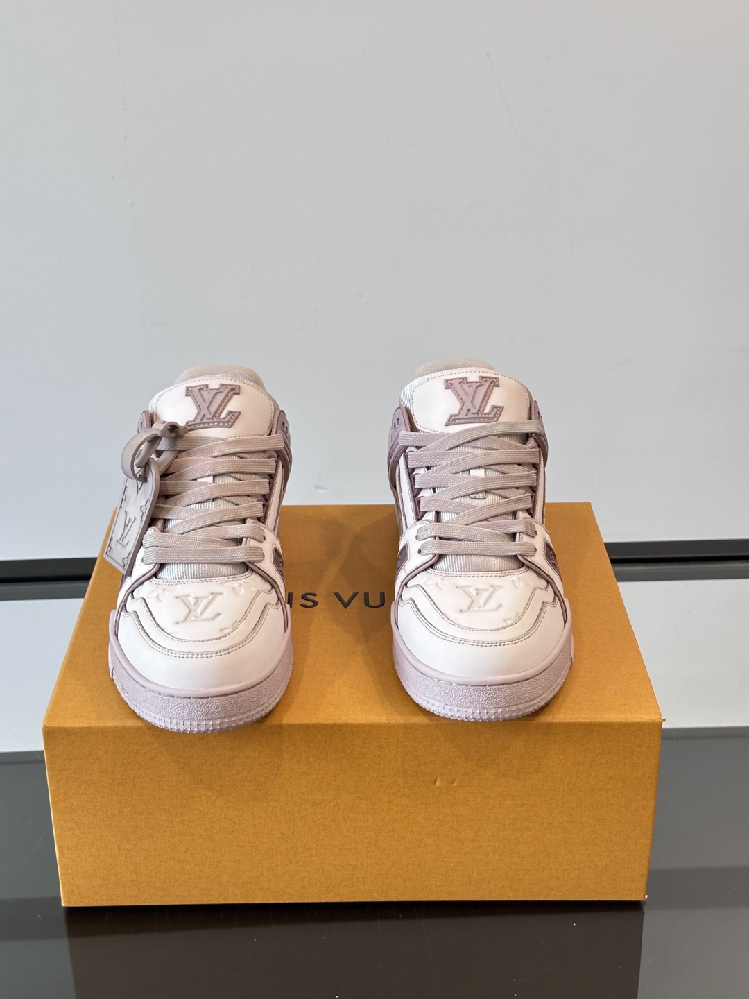L. v TRAINER 水洗渐变运动鞋 重工打造特别版 采用水染小牛皮水洗工艺，精致单品，后部 #54
