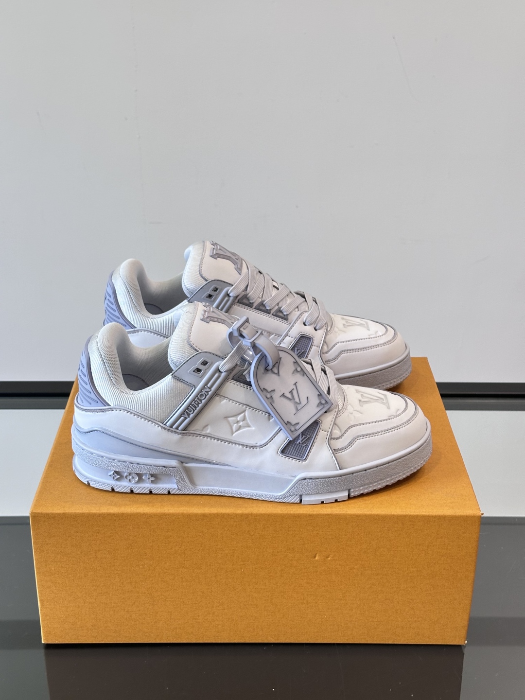 L. v TRAINER 水洗渐变运动鞋 重工打造特别版 采用水染小牛皮水洗工艺，精致单品，后部 #54