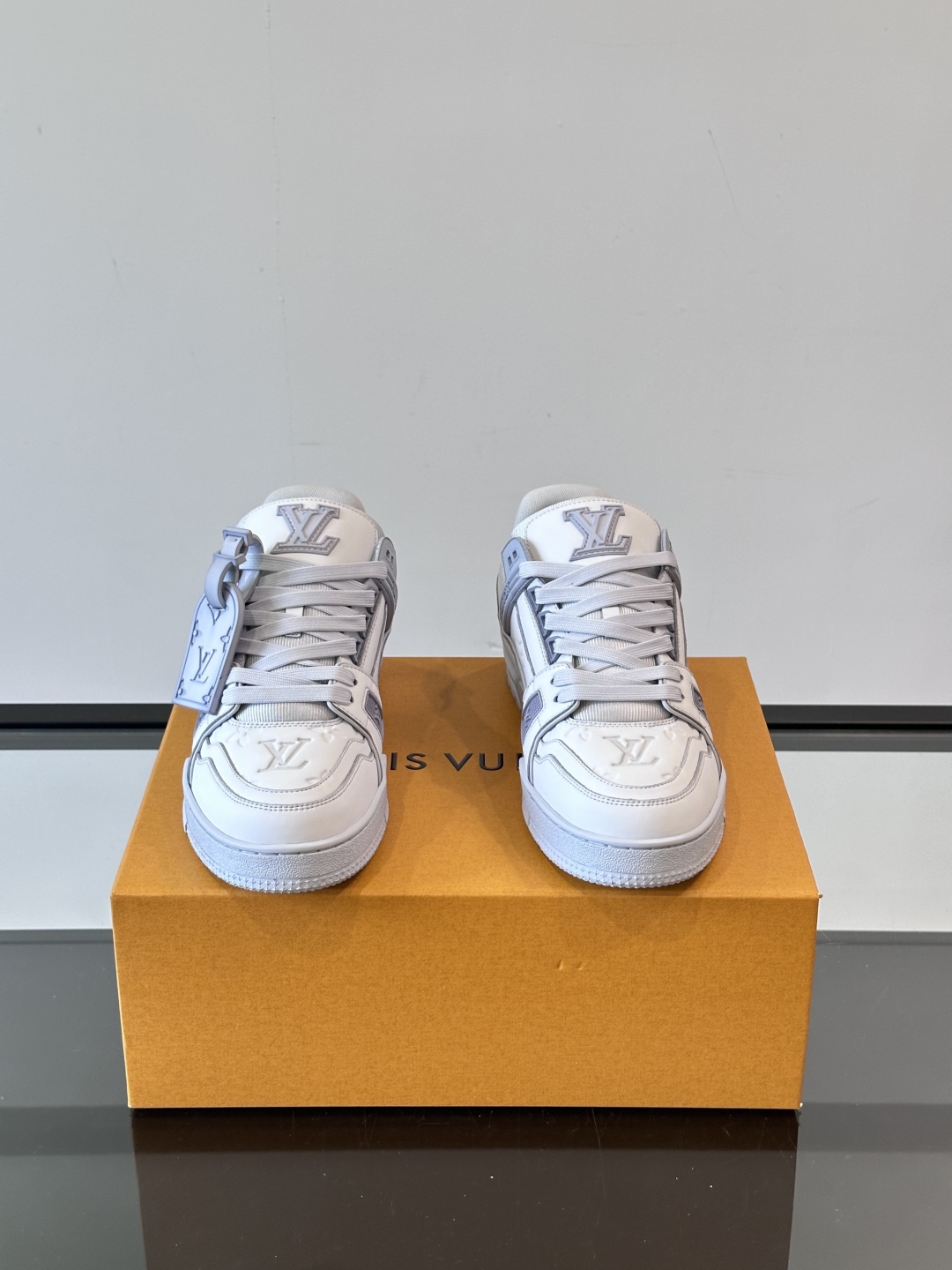 L. v TRAINER 水洗渐变运动鞋 重工打造特别版 采用水染小牛皮水洗工艺，精致单品，后部 #54