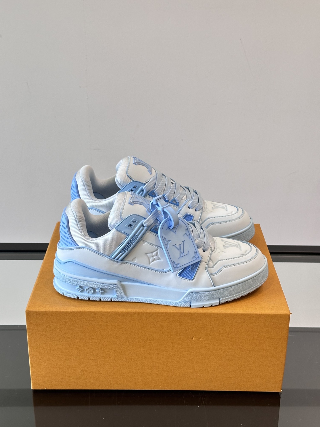 L. v TRAINER 水洗渐变运动鞋 重工打造特别版 采用水染小牛皮水洗工艺，精致单品，后部 #54