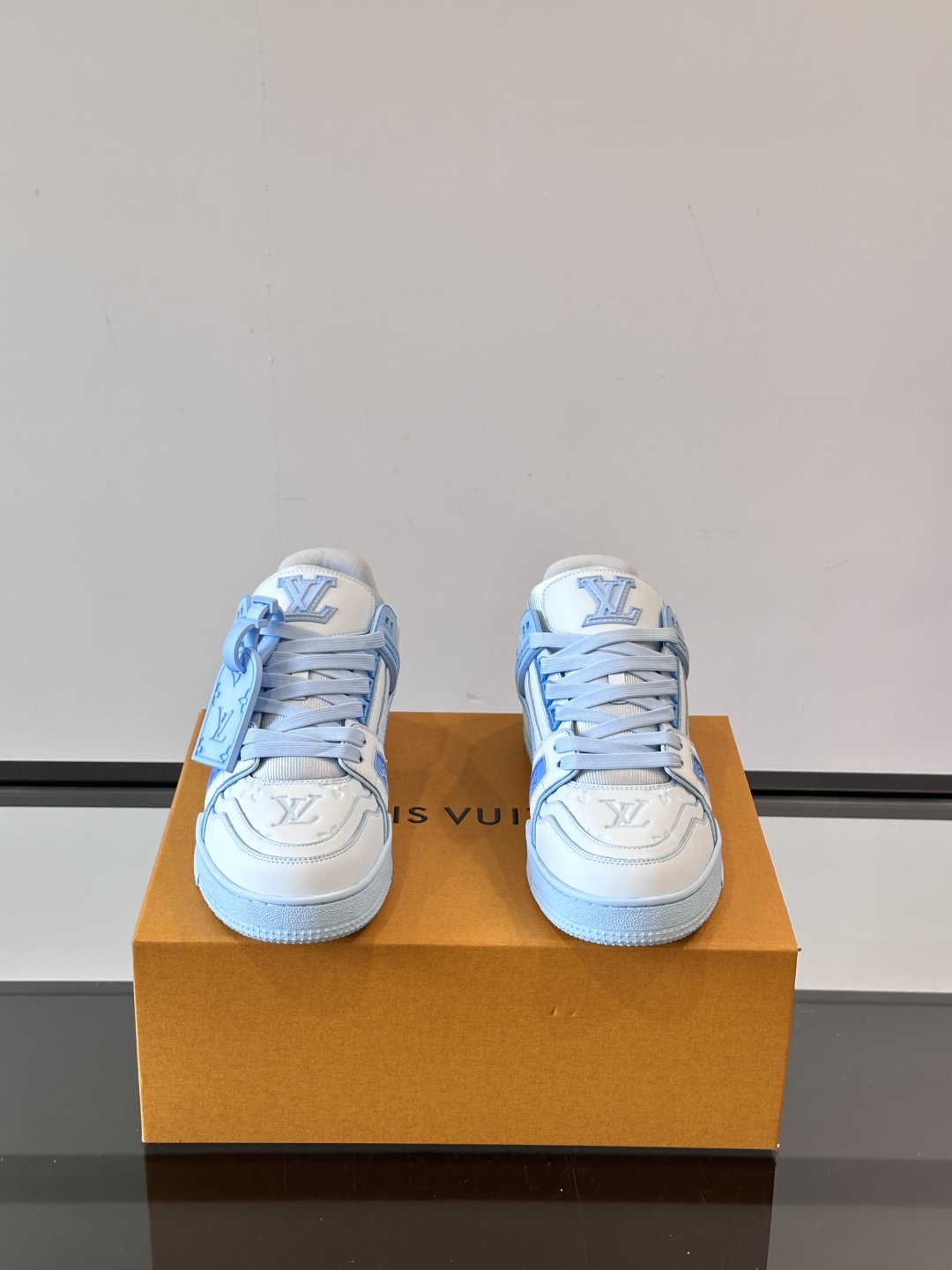 L. v TRAINER 水洗渐变运动鞋 重工打造特别版 采用水染小牛皮水洗工艺，精致单品，后部 #54