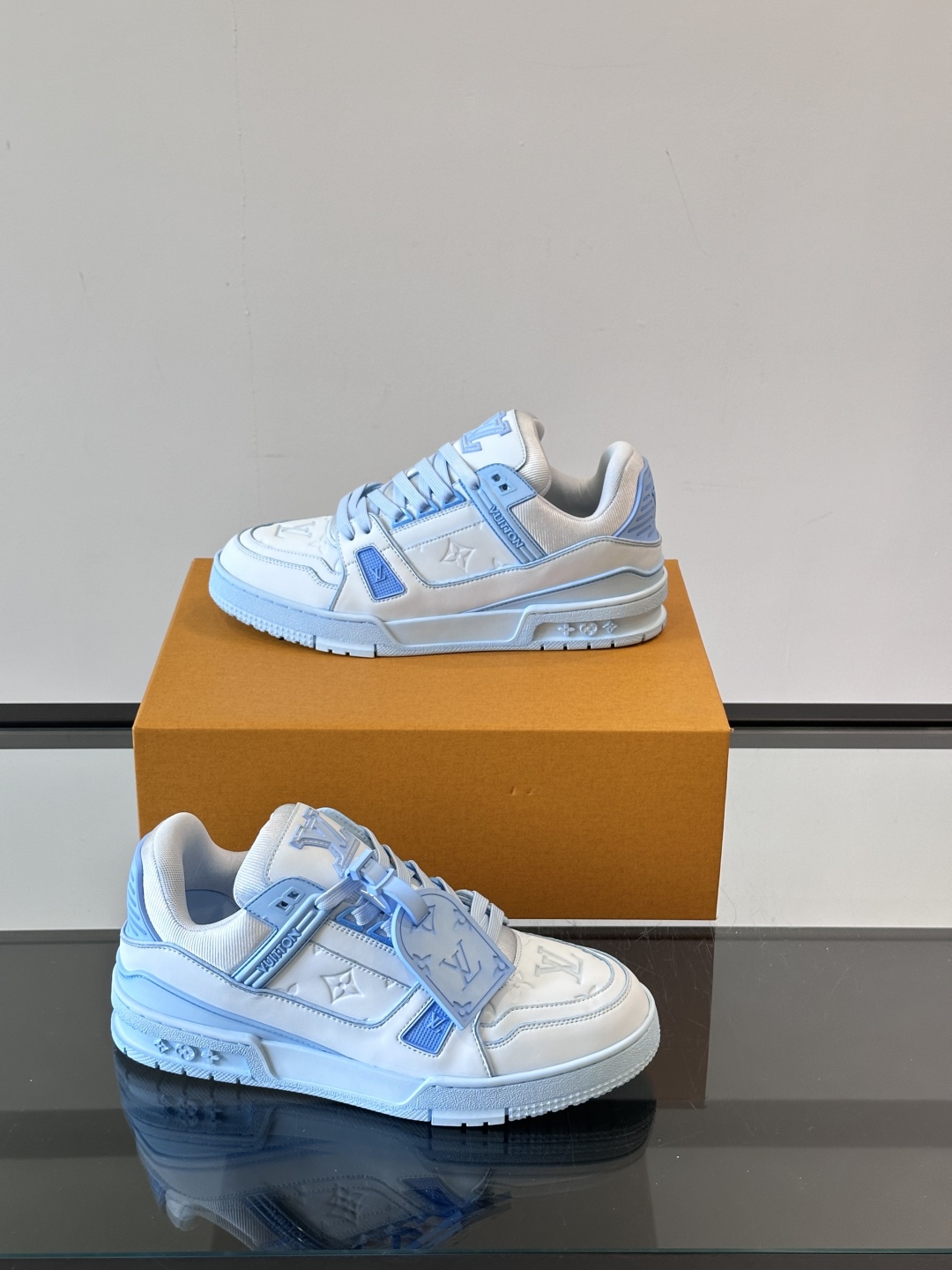 L. v TRAINER 水洗渐变运动鞋 重工打造特别版 采用水染小牛皮水洗工艺，精致单品，后部 #54