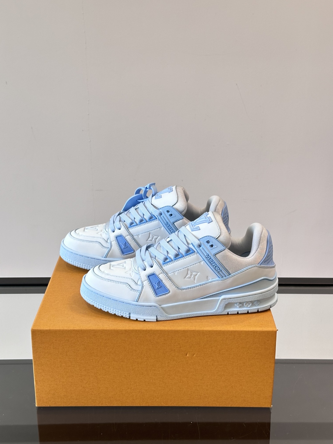 L. v TRAINER 水洗渐变运动鞋 重工打造特别版 采用水染小牛皮水洗工艺，精致单品，后部 #54