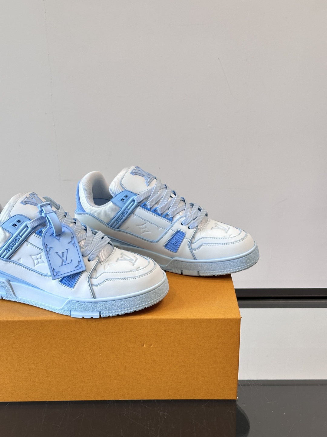 L. v TRAINER 水洗渐变运动鞋 重工打造特别版 采用水染小牛皮水洗工艺，精致单品，后部 #54
