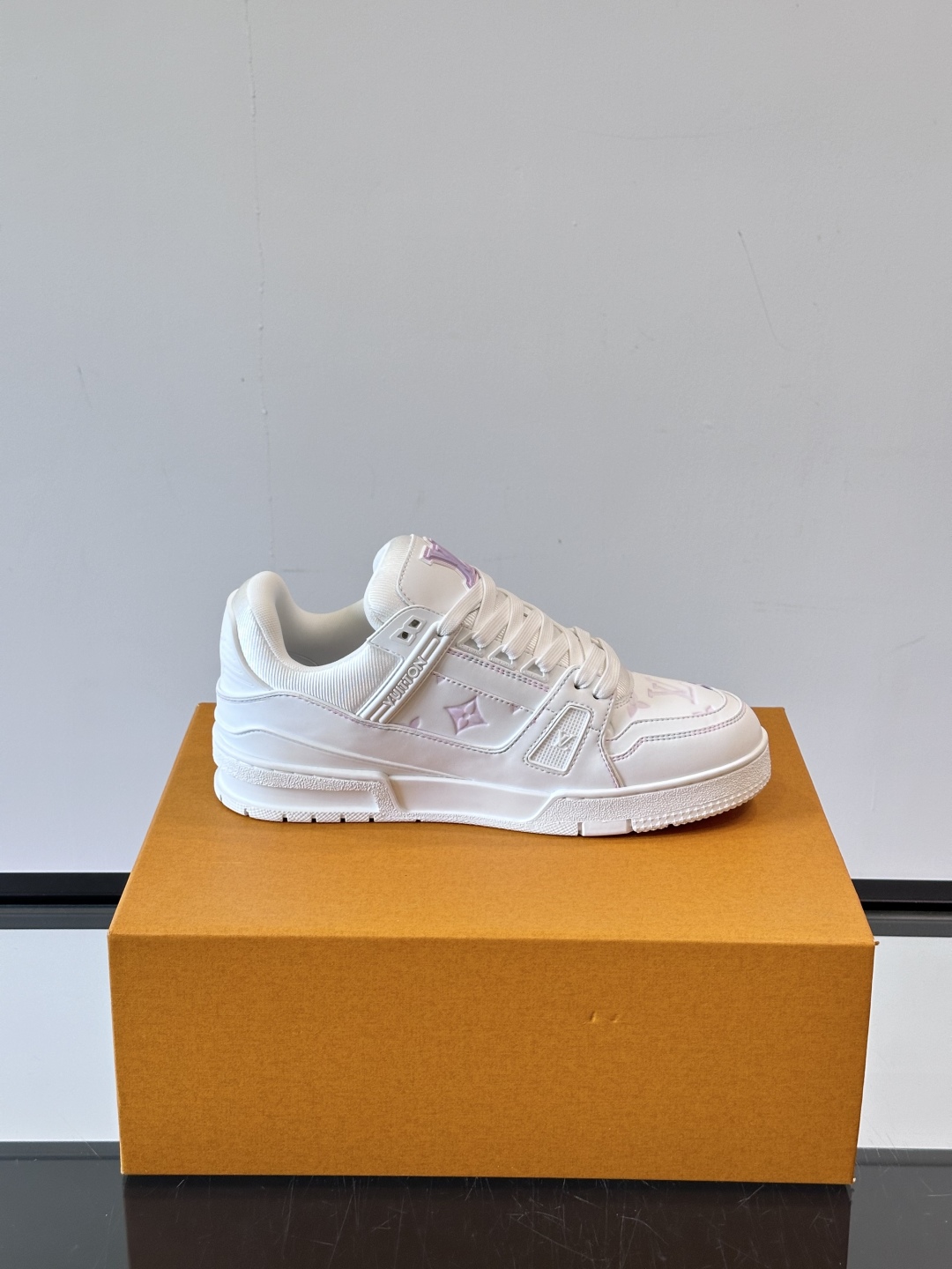 L. v TRAINER 水洗渐变运动鞋 重工打造特别版 采用水染小牛皮水洗工艺，精致单品，后部 #54