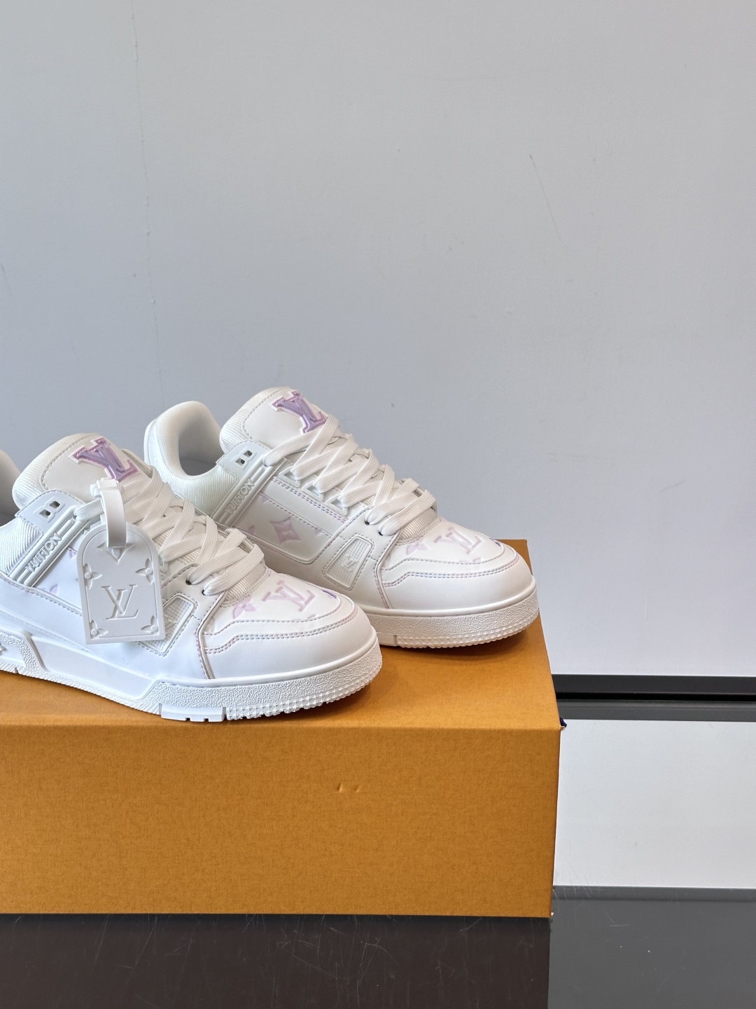 L. v TRAINER 水洗渐变运动鞋 重工打造特别版 采用水染小牛皮水洗工艺，精致单品，后部 #54