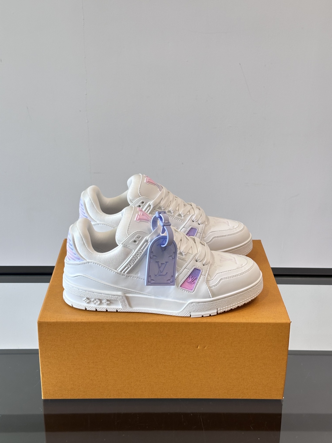 L. v TRAINER 水洗渐变运动鞋 重工打造特别版 采用水染小牛皮水洗工艺，精致单品，后部 #54