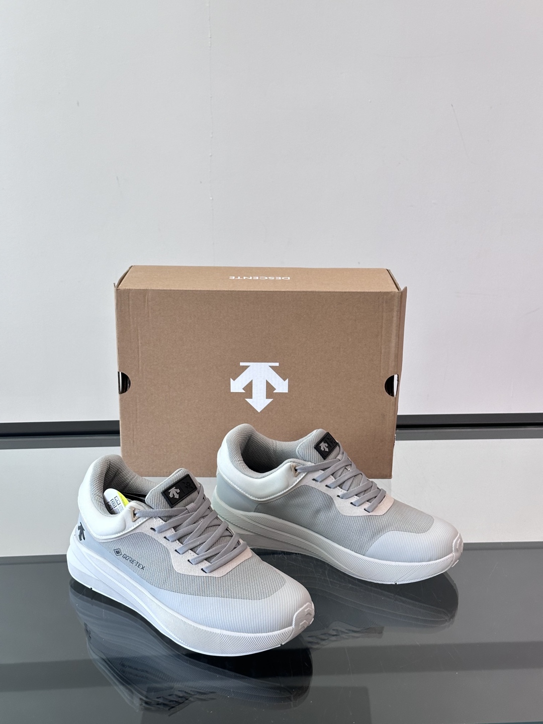 迪桑特(DESCENTE) DUALIS G轻户外都市通勤 GORE- TEX防水运动跑鞋覆盖防水男子 