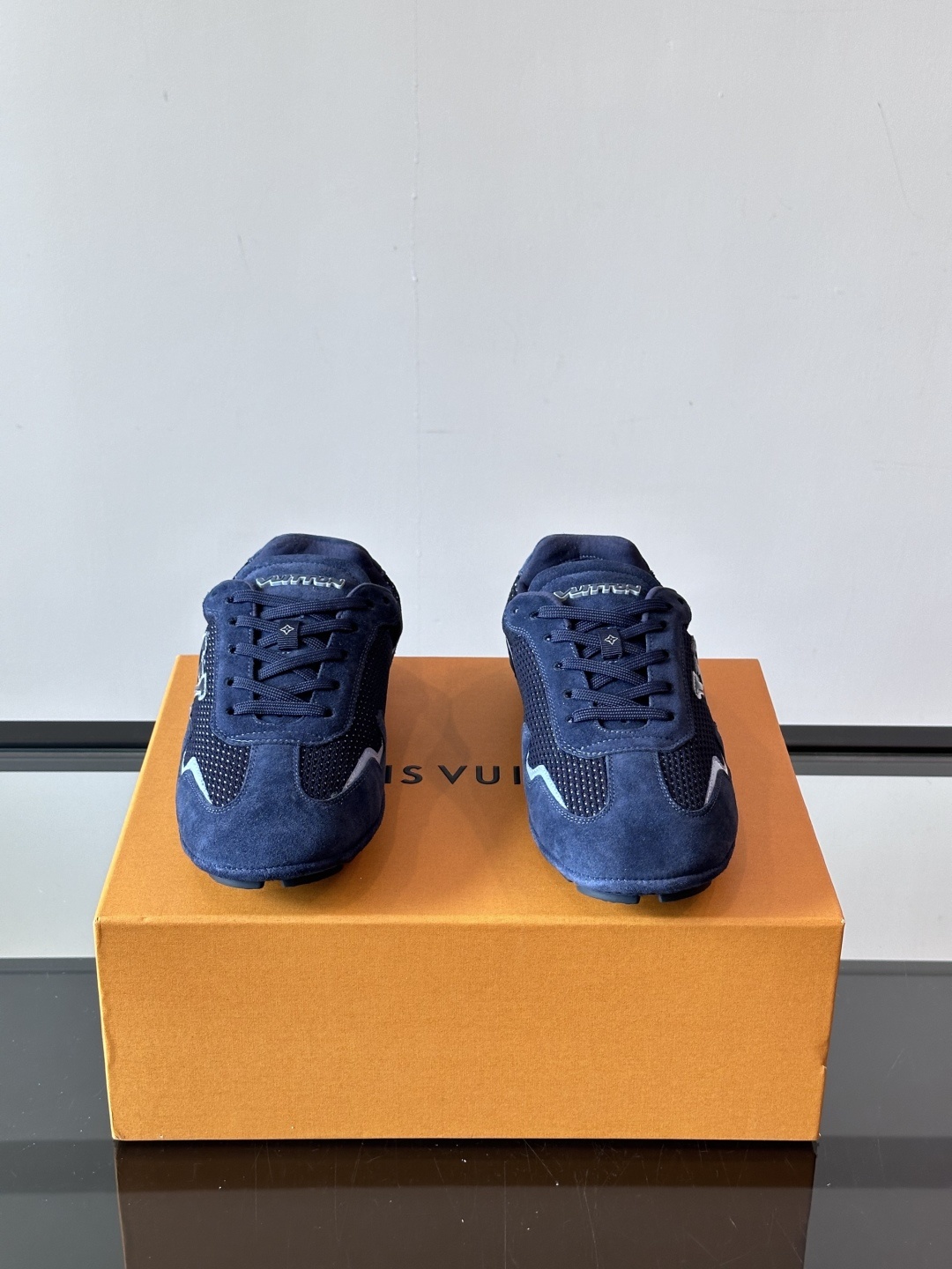 𝐋𝐨𝐮𝐢𝐬 𝐕𝐮𝐢𝐭𝐭𝐨𝐧#路易威登运动鞋 足球鞋 穿上就时髦精 这款FootPrint Soccer