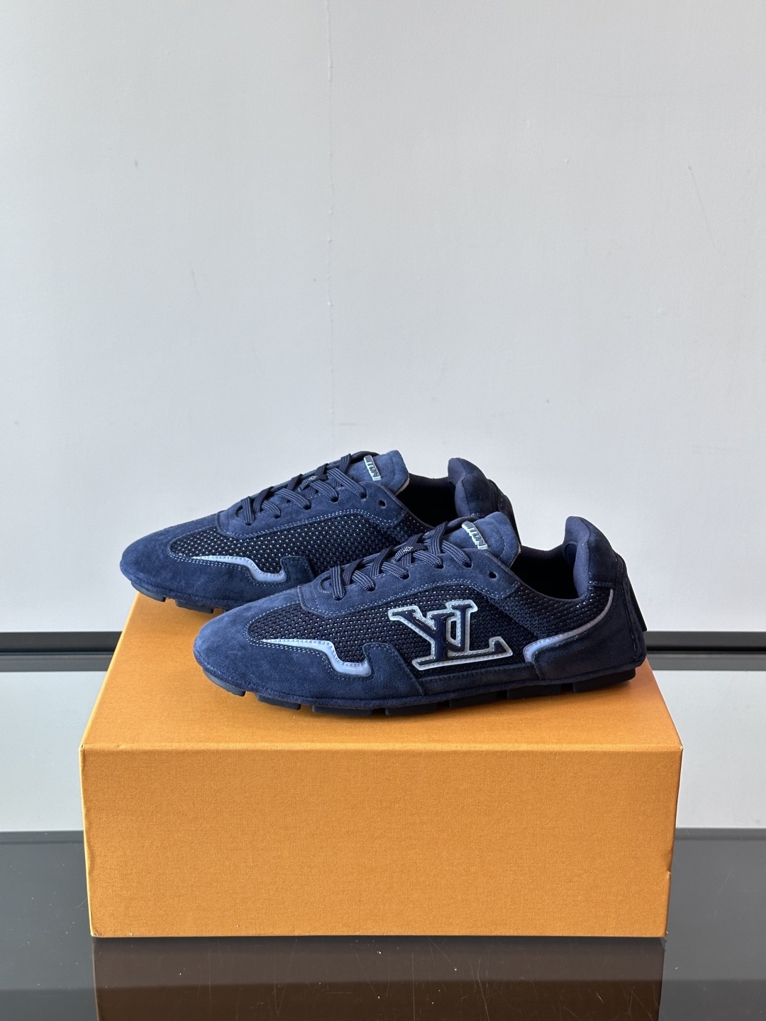 𝐋𝐨𝐮𝐢𝐬 𝐕𝐮𝐢𝐭𝐭𝐨𝐧#路易威登运动鞋 足球鞋 穿上就时髦精 这款FootPrint Soccer