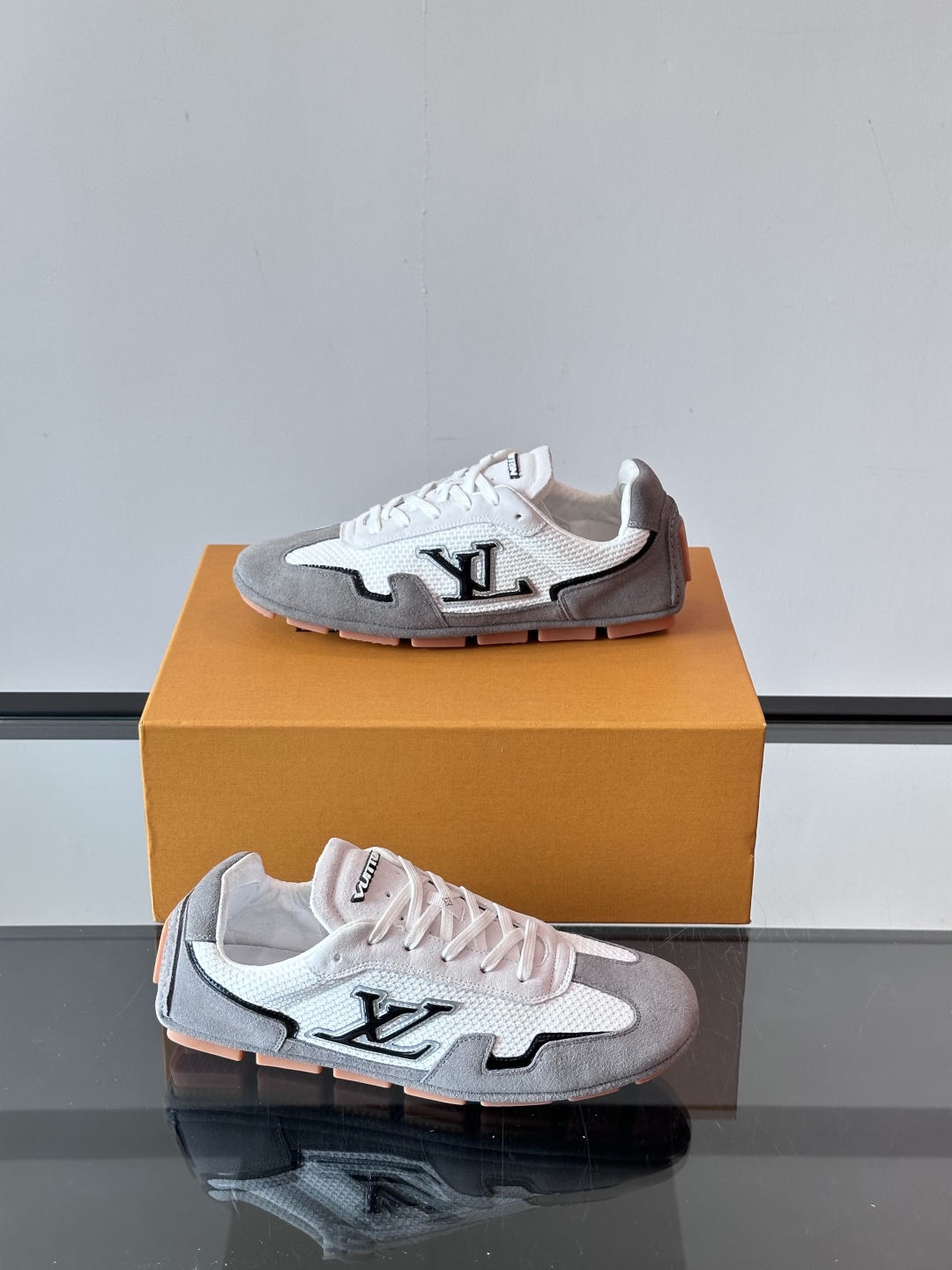  𝐋𝐨𝐮𝐢𝐬 𝐕𝐮𝐢𝐭𝐭𝐨𝐧#路易威登运动鞋 足球鞋 穿上就时髦精 这款FootPrint Soccer