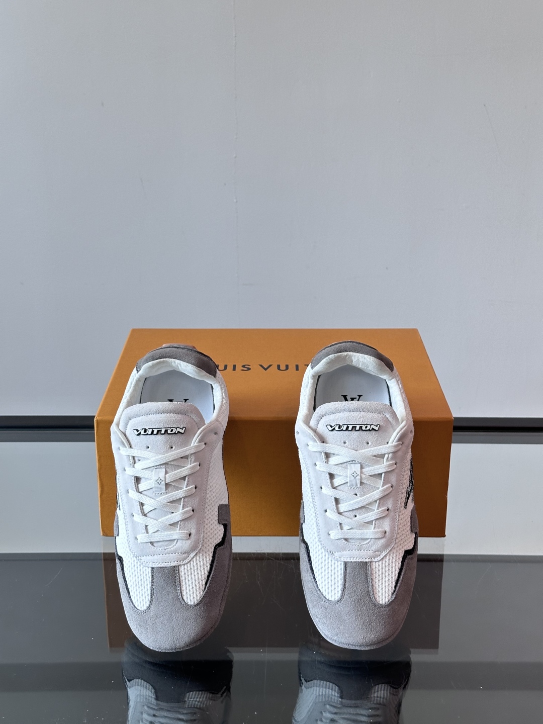  𝐋𝐨𝐮𝐢𝐬 𝐕𝐮𝐢𝐭𝐭𝐨𝐧#路易威登运动鞋 足球鞋 穿上就时髦精 这款FootPrint Soccer