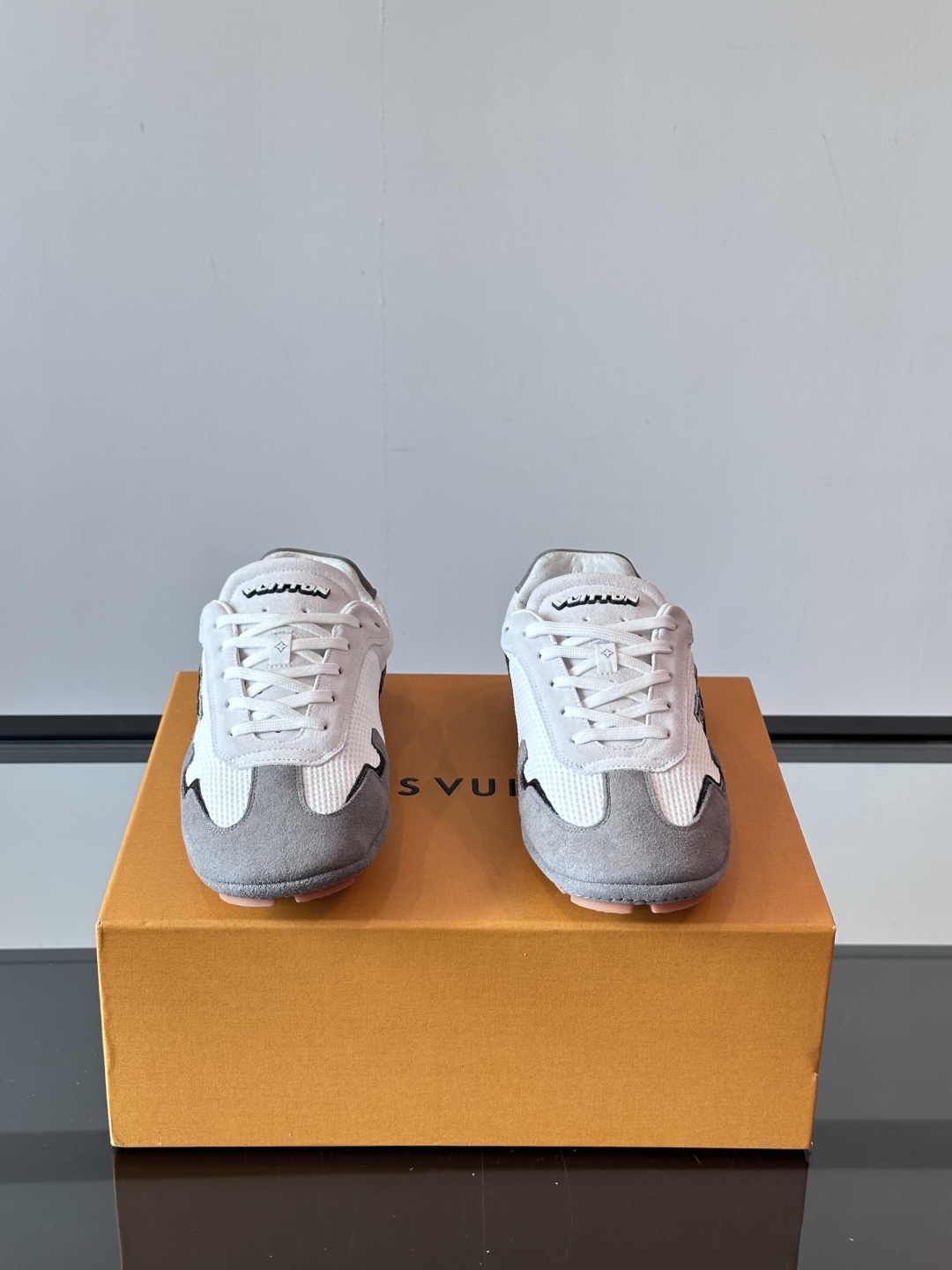  𝐋𝐨𝐮𝐢𝐬 𝐕𝐮𝐢𝐭𝐭𝐨𝐧#路易威登运动鞋 足球鞋 穿上就时髦精 这款FootPrint Soccer