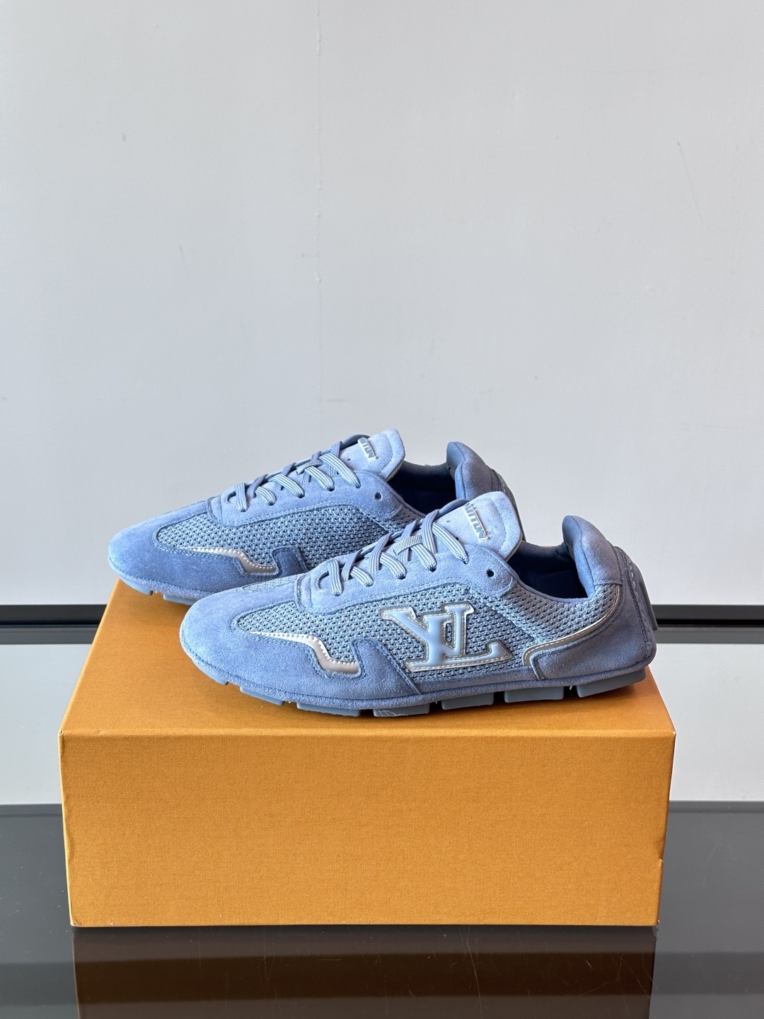 𝐋𝐨𝐮𝐢𝐬 𝐕𝐮𝐢𝐭𝐭𝐨𝐧#路易威登运动鞋 足球鞋 穿上就时髦精 这款FootPrint Soccer