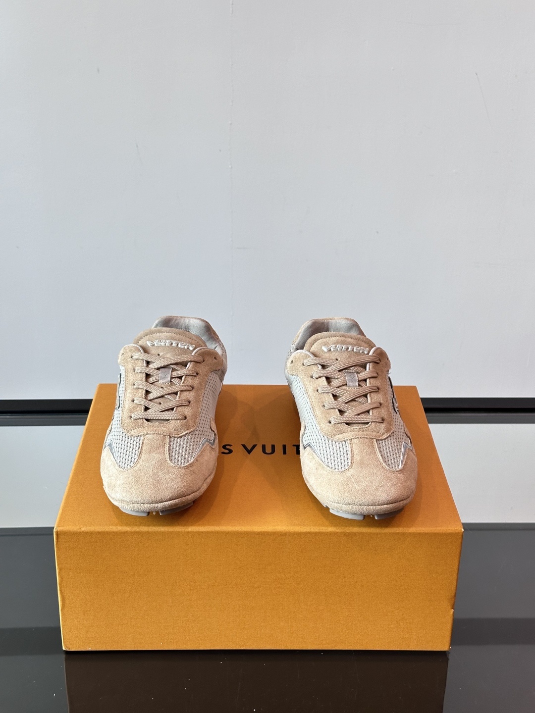 𝐋𝐨𝐮𝐢𝐬 𝐕𝐮𝐢𝐭𝐭𝐨𝐧#路易威登运动鞋 足球鞋 穿上就时髦精 这款FootPrint Soccer