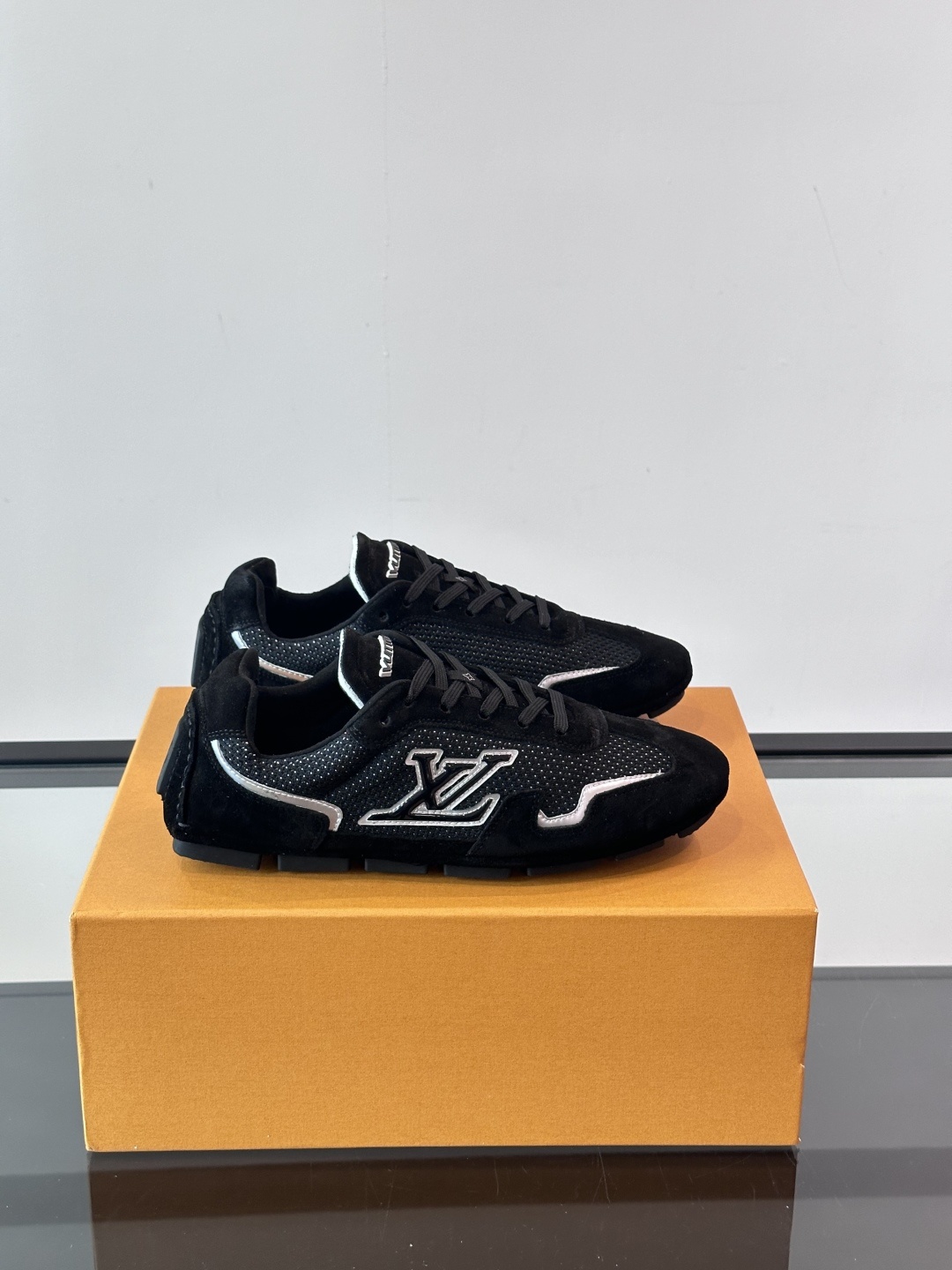 𝐋𝐨𝐮𝐢𝐬 𝐕𝐮𝐢𝐭𝐭𝐨𝐧#路易威登运动鞋 足球鞋 穿上就时髦精 这款FootPrint Soccer