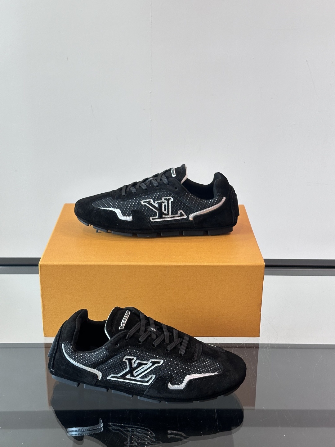𝐋𝐨𝐮𝐢𝐬 𝐕𝐮𝐢𝐭𝐭𝐨𝐧#路易威登运动鞋 足球鞋 穿上就时髦精 这款FootPrint Soccer