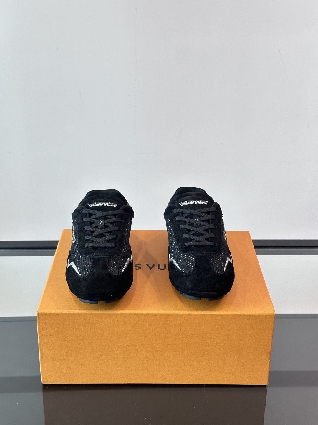 𝐋𝐨𝐮𝐢𝐬 𝐕𝐮𝐢𝐭𝐭𝐨𝐧#路易威登运动鞋 足球鞋 穿上就时髦精 这款FootPrint Soccer