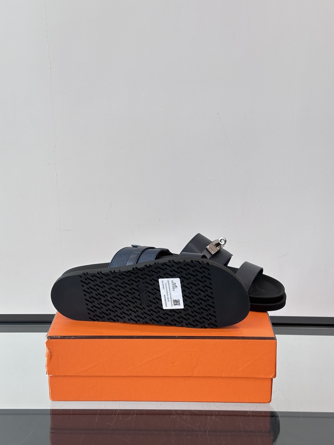 ◾️▫️Hermes 高端真皮男士拖鞋，高品质经典单品，用料上乘考究，版型宽松舒适，推荐入手，鞋面选用进
